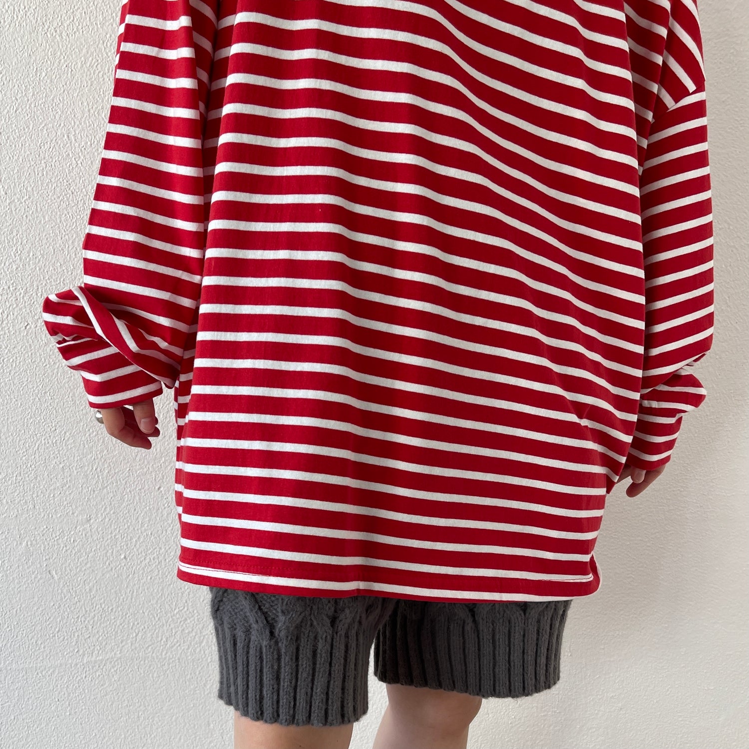 loose silhouette over size border tee / red