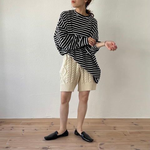 loose silhouette over size border tee / black
