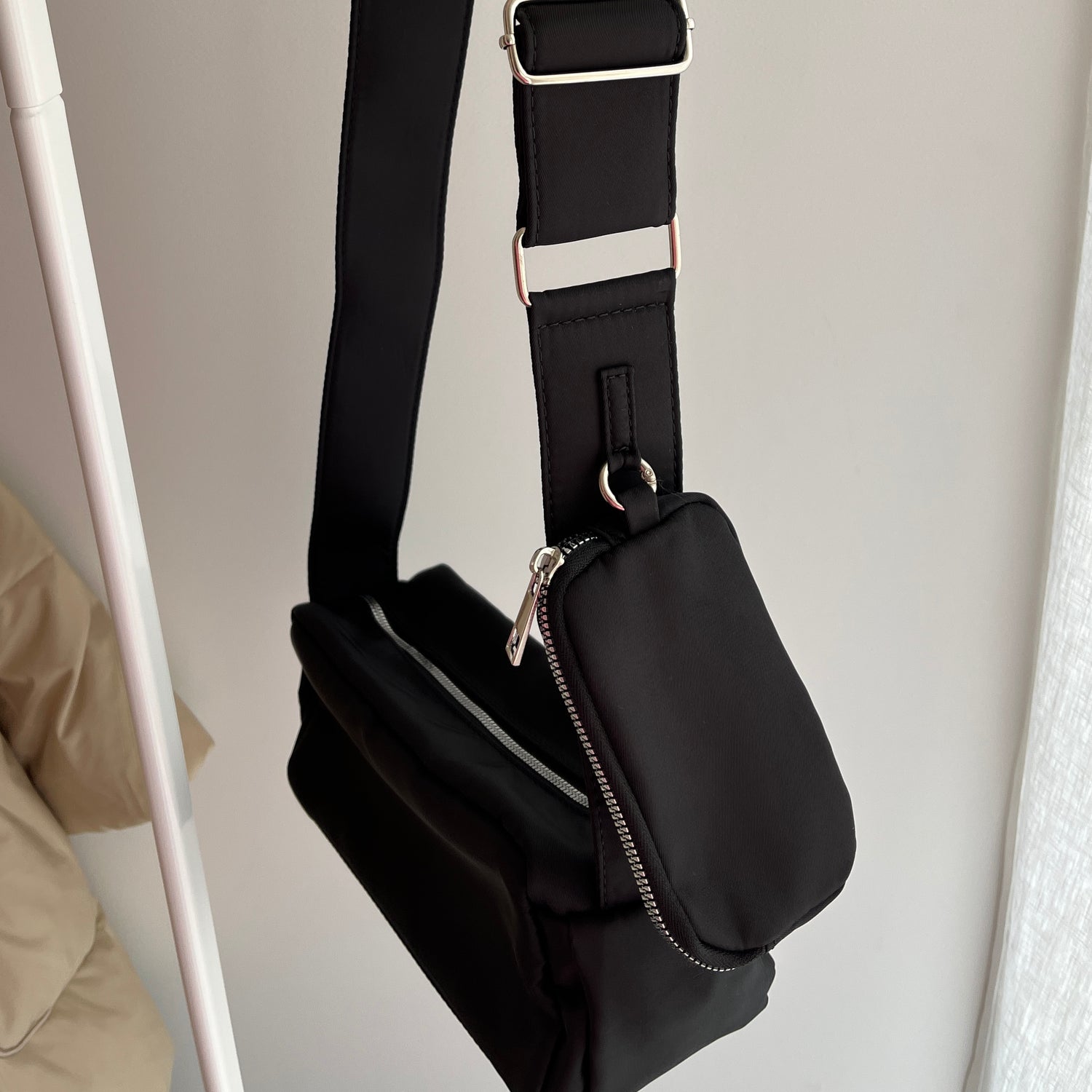 wide shoulder square bag / black