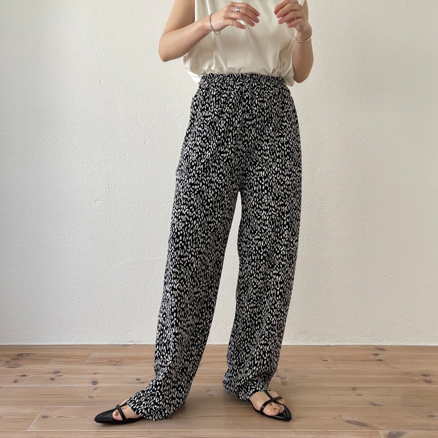 "osaka" leopard pleats pants / black