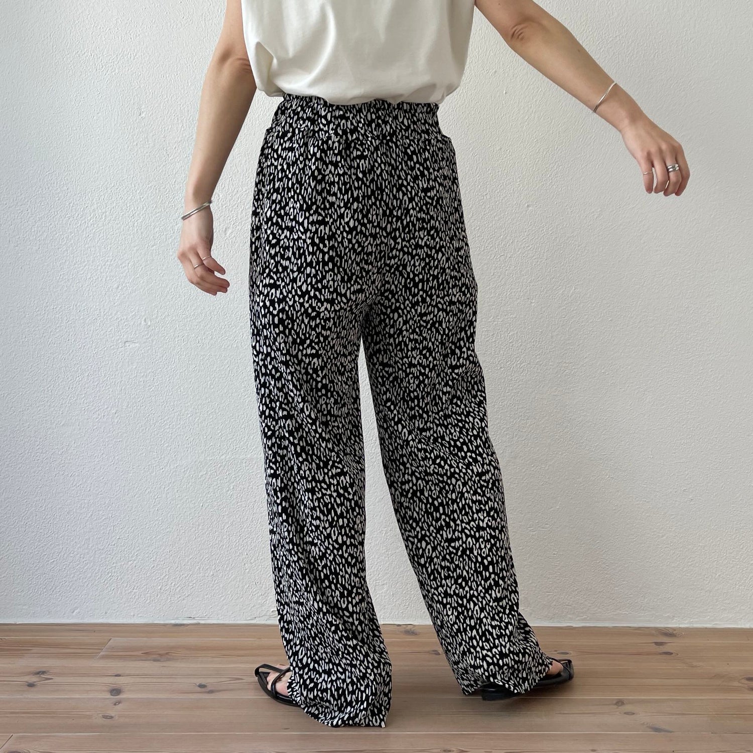 "osaka" leopard pleats pants / black