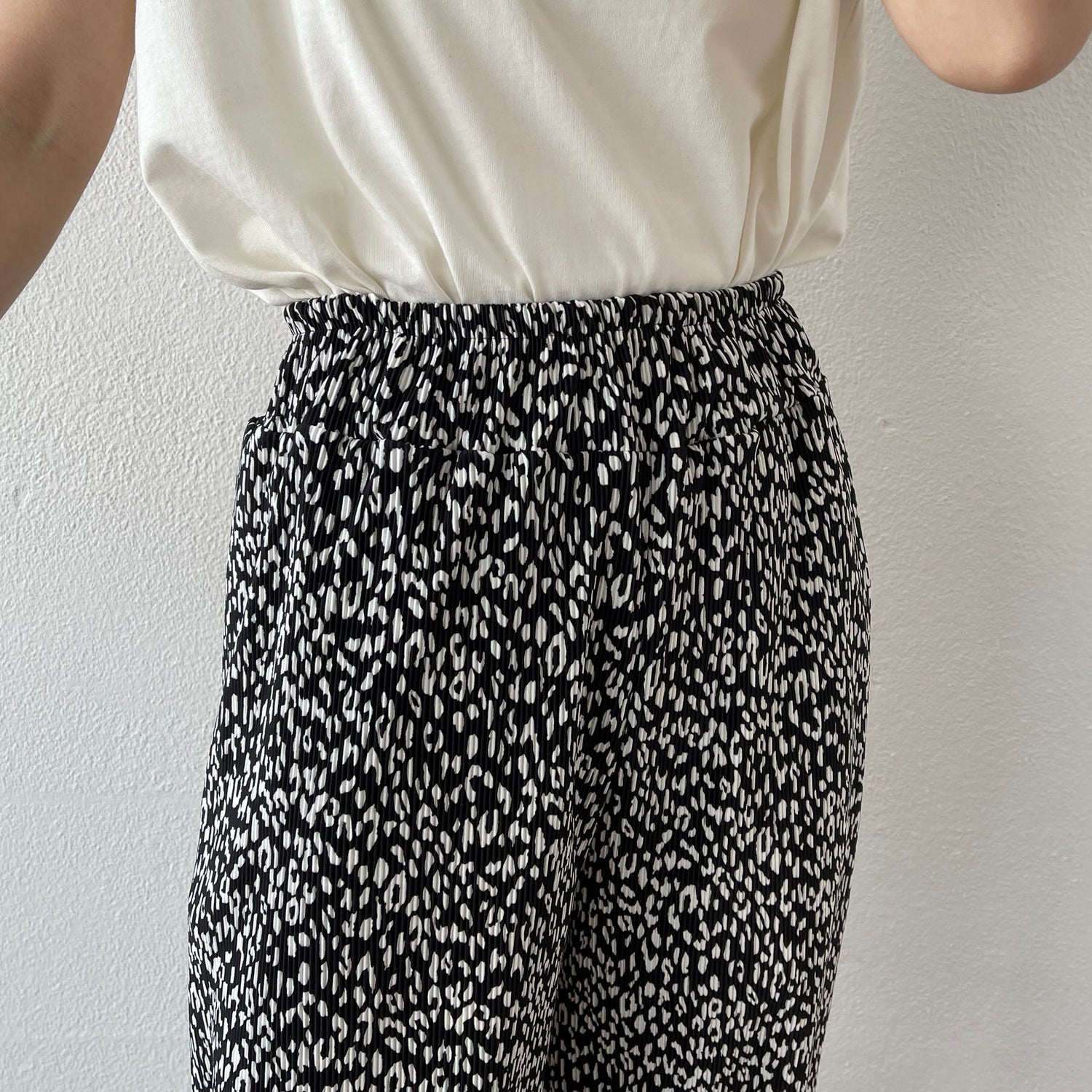 "osaka" leopard pleats pants / black