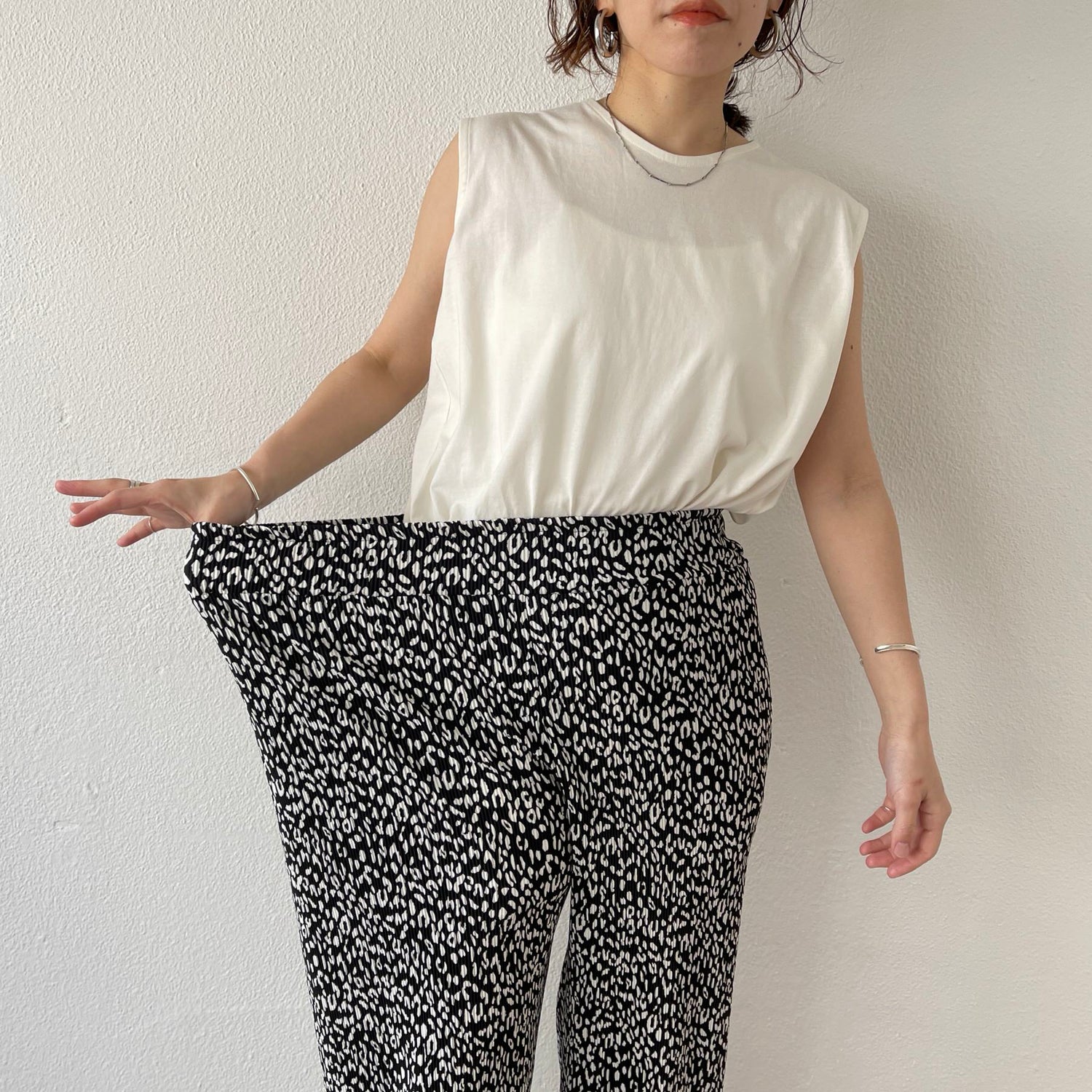 "osaka" leopard pleats pants / black