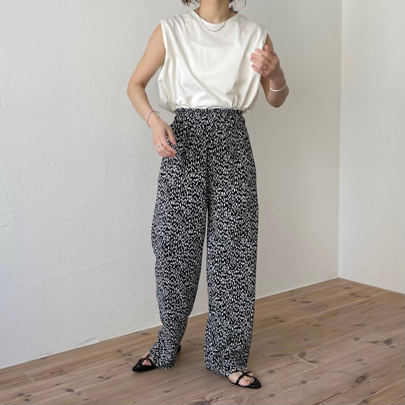 "osaka" leopard pleats pants / black