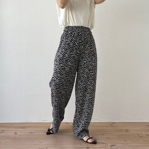 "osaka" leopard pleats pants / black