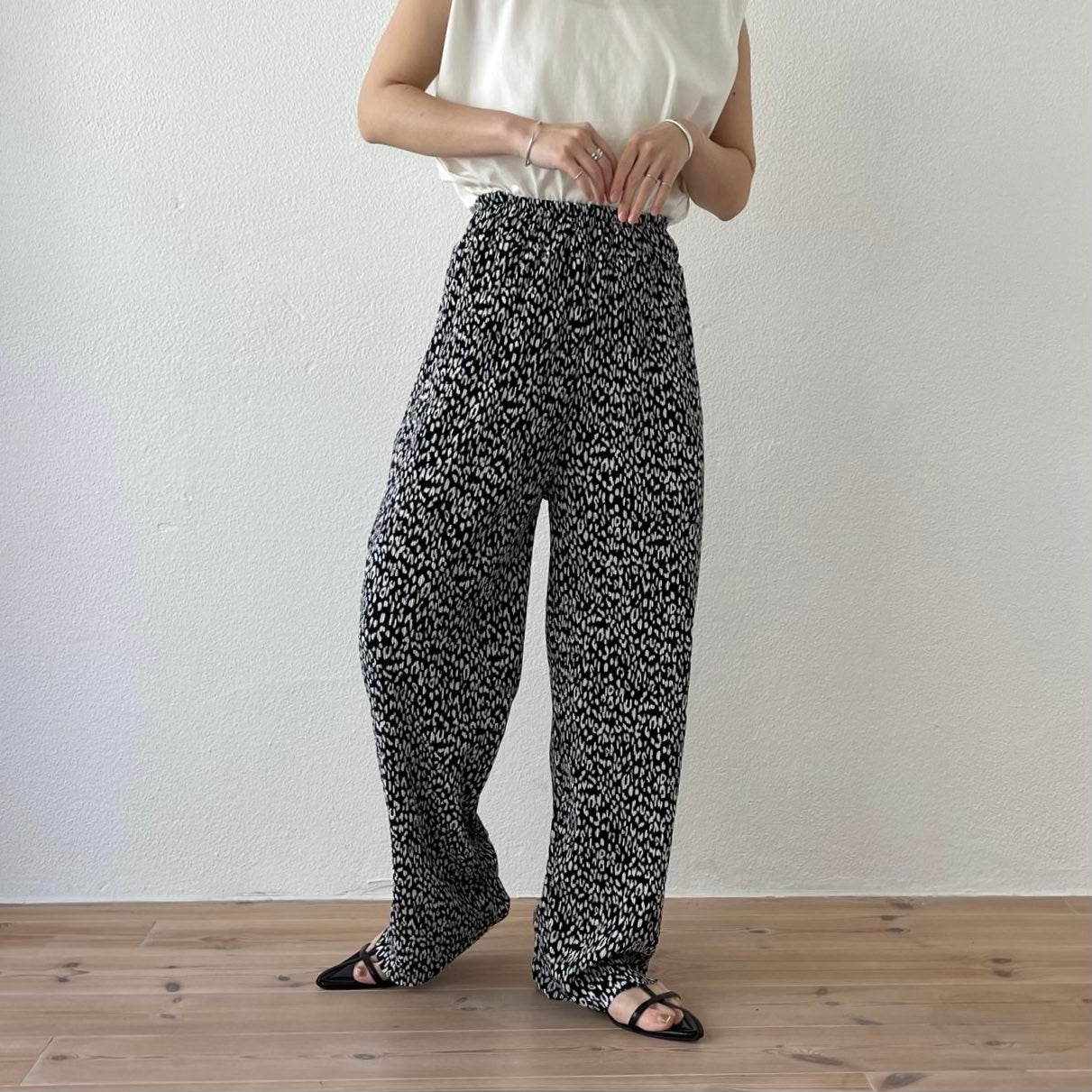 "osaka" leopard pleats pants / black