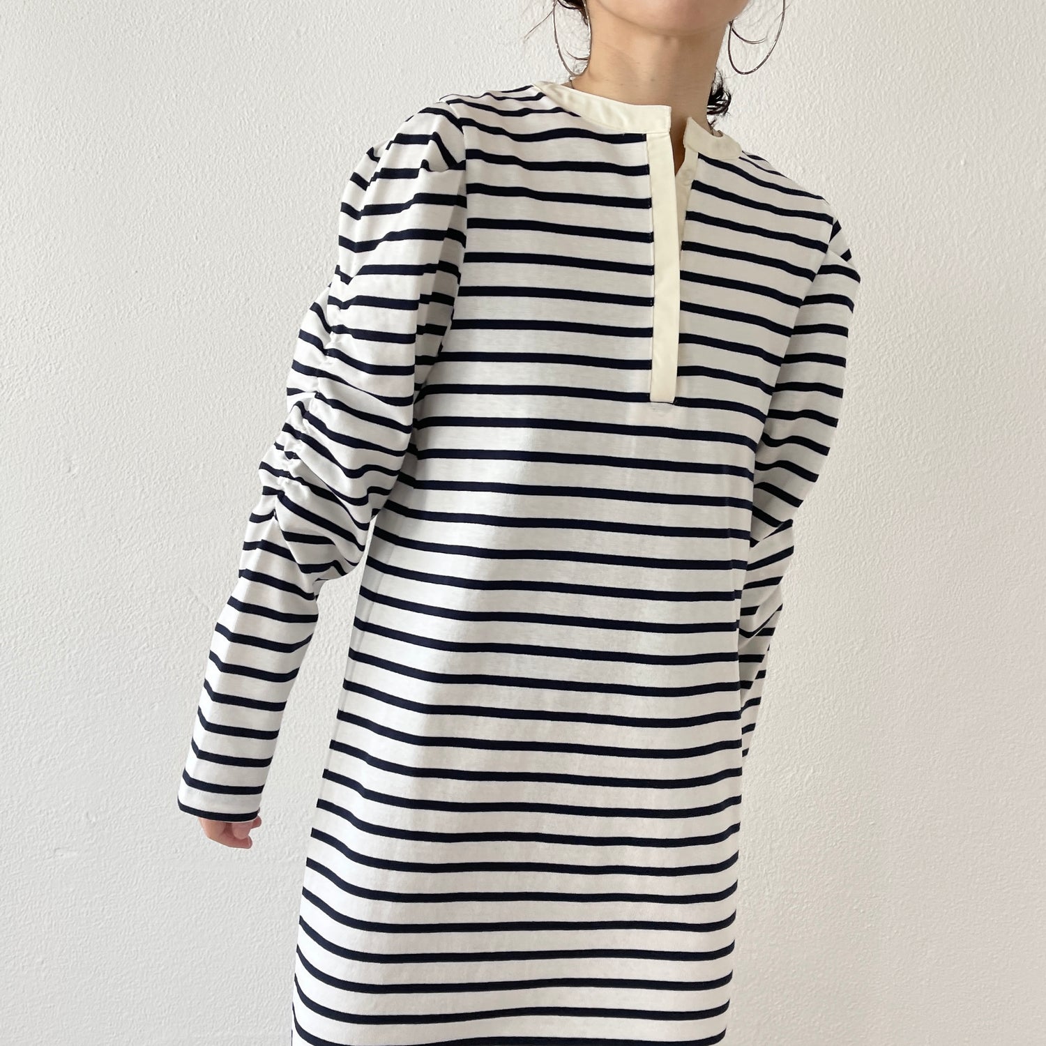 puff shoulder border one piece / navy