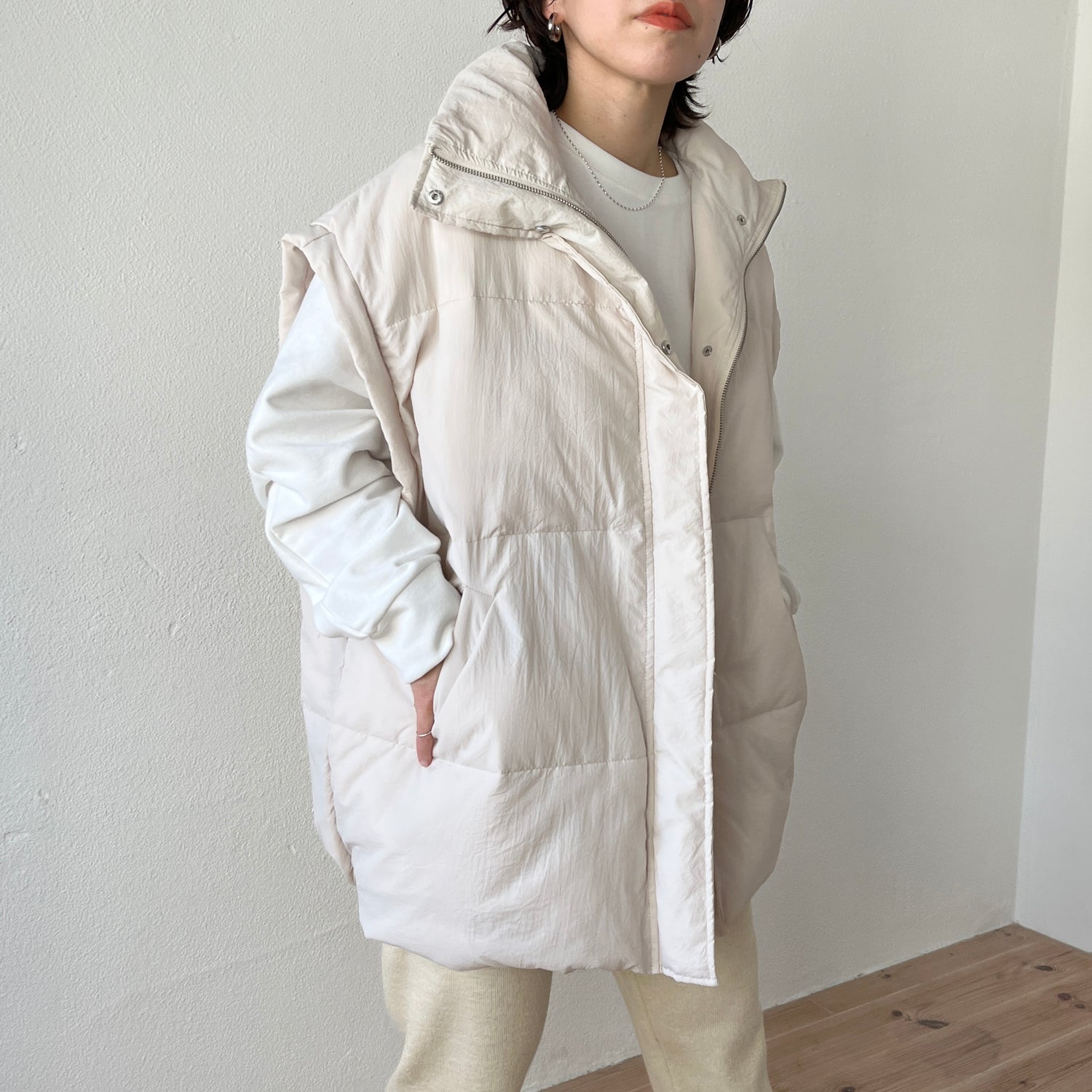 over size fake down vest / ivory