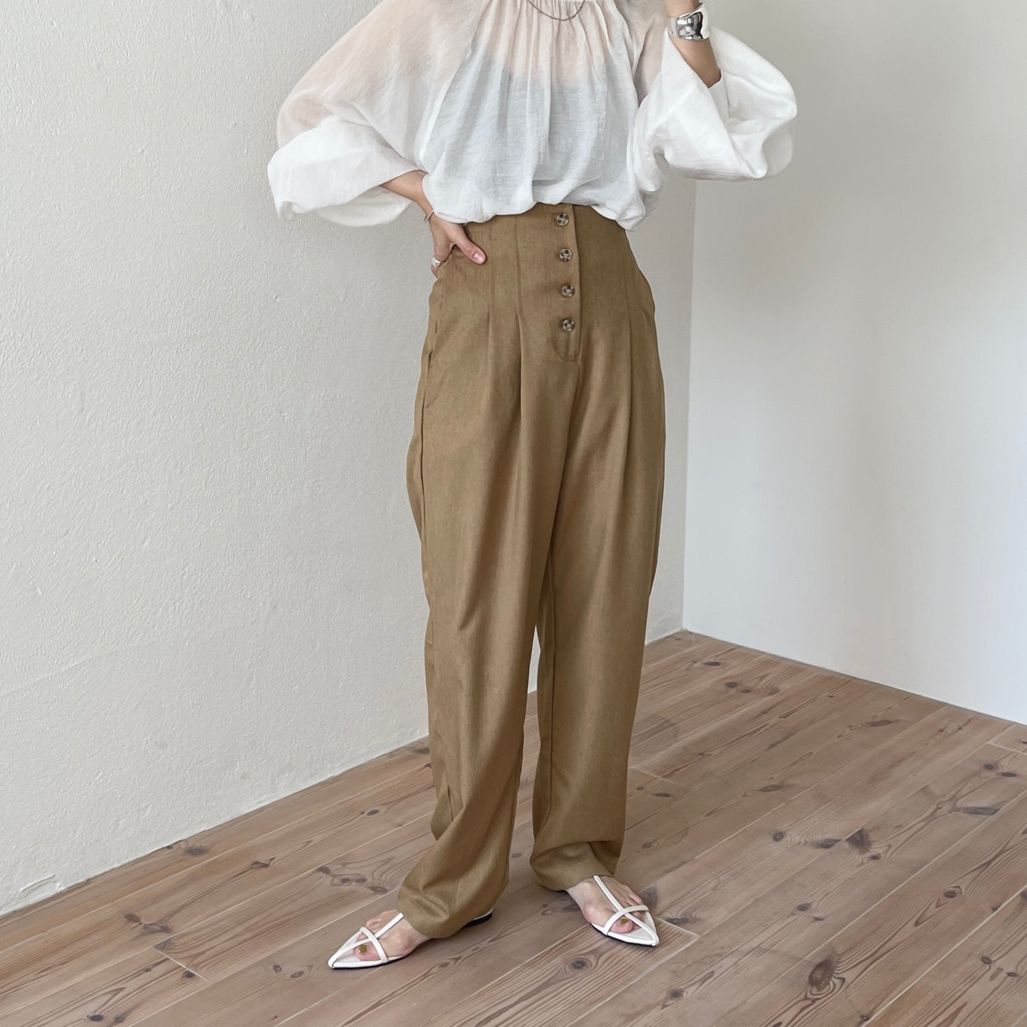 front button double tuck pants / brown