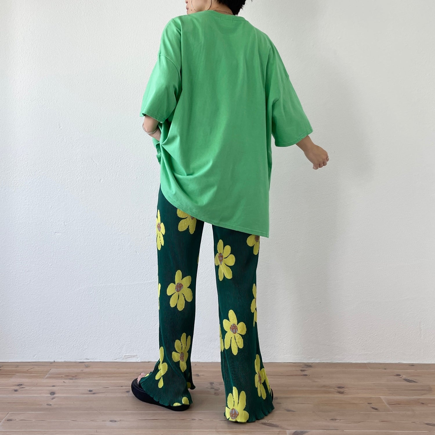 【SAMPLE】relax flower pleats pants / green