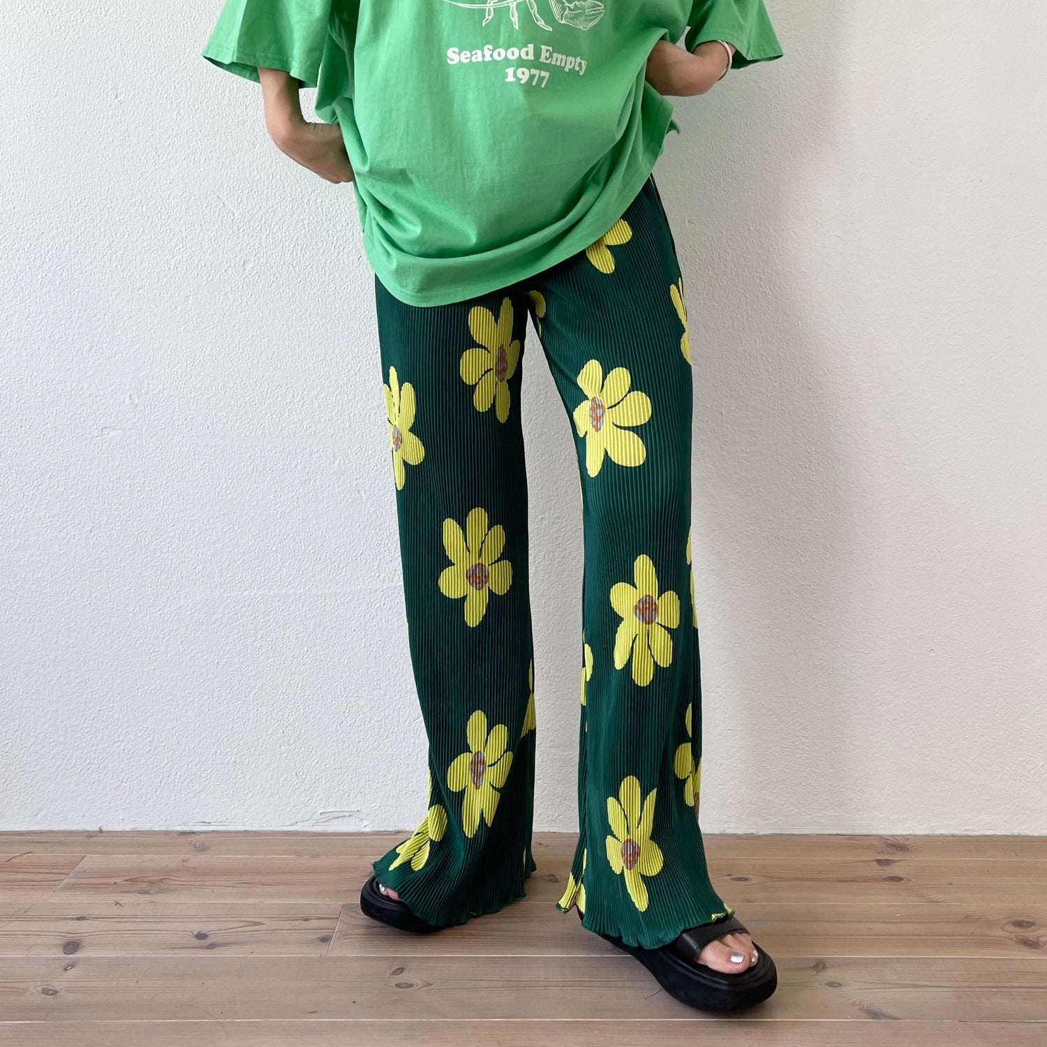 【SAMPLE】relax flower pleats pants / green