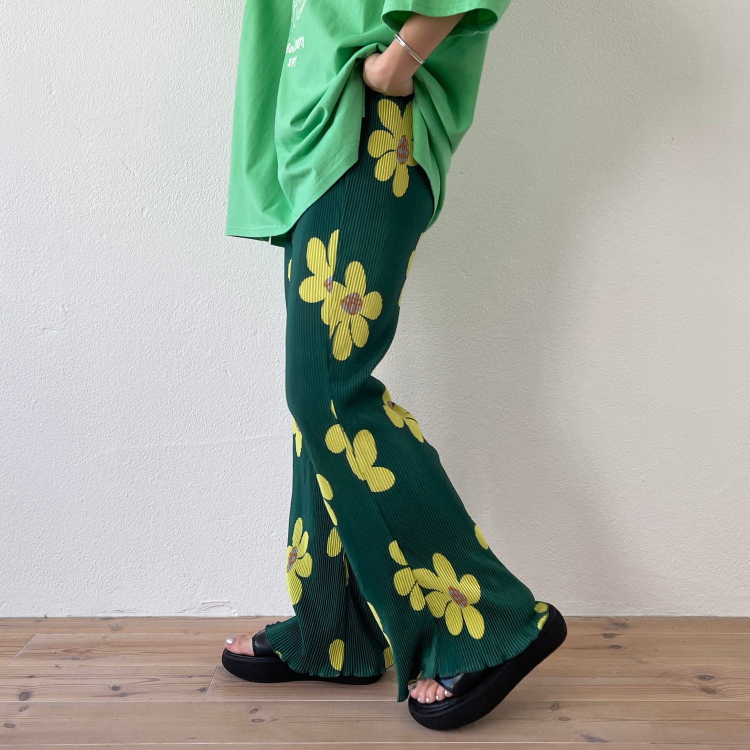 【SAMPLE】relax flower pleats pants / green