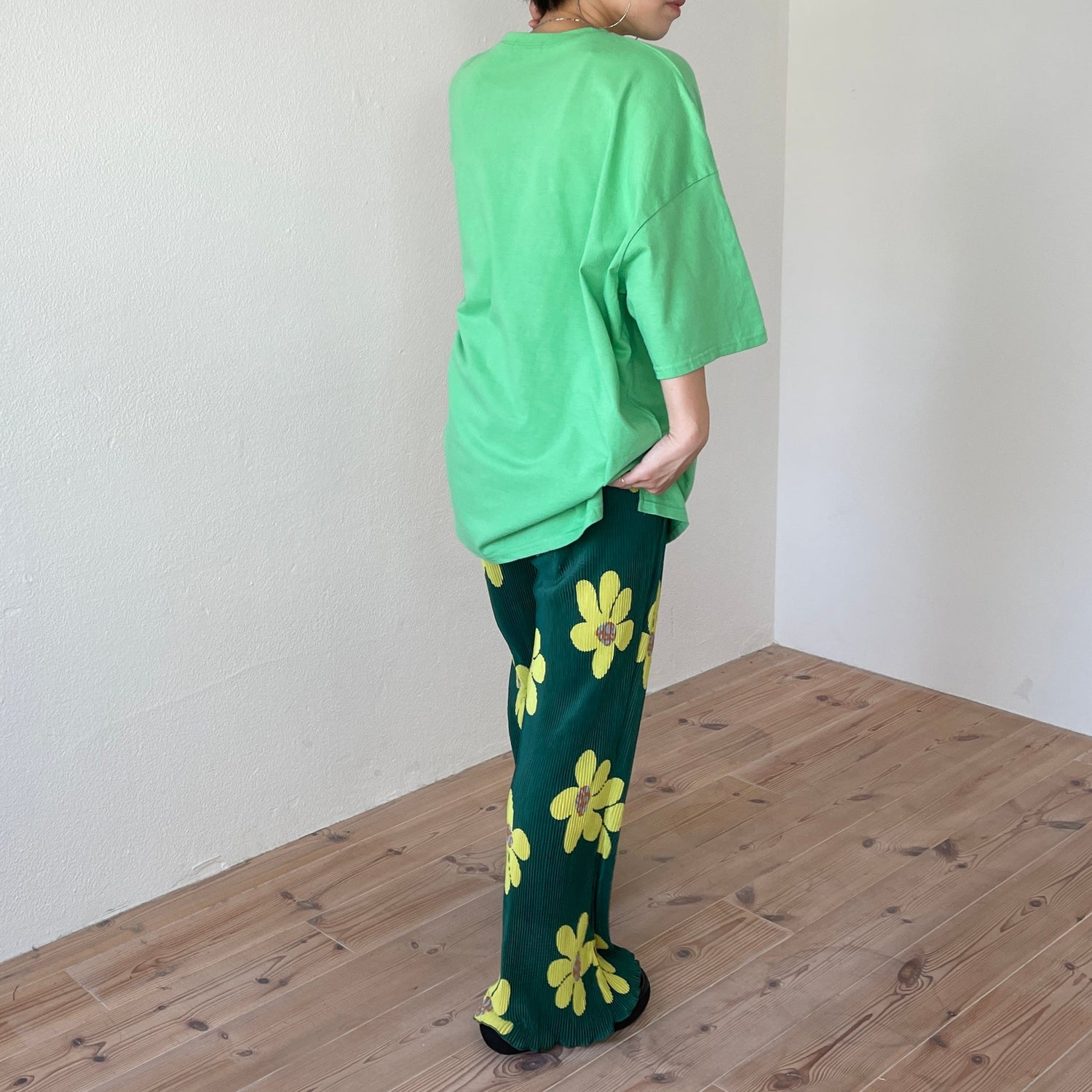 【SAMPLE】relax flower pleats pants / green
