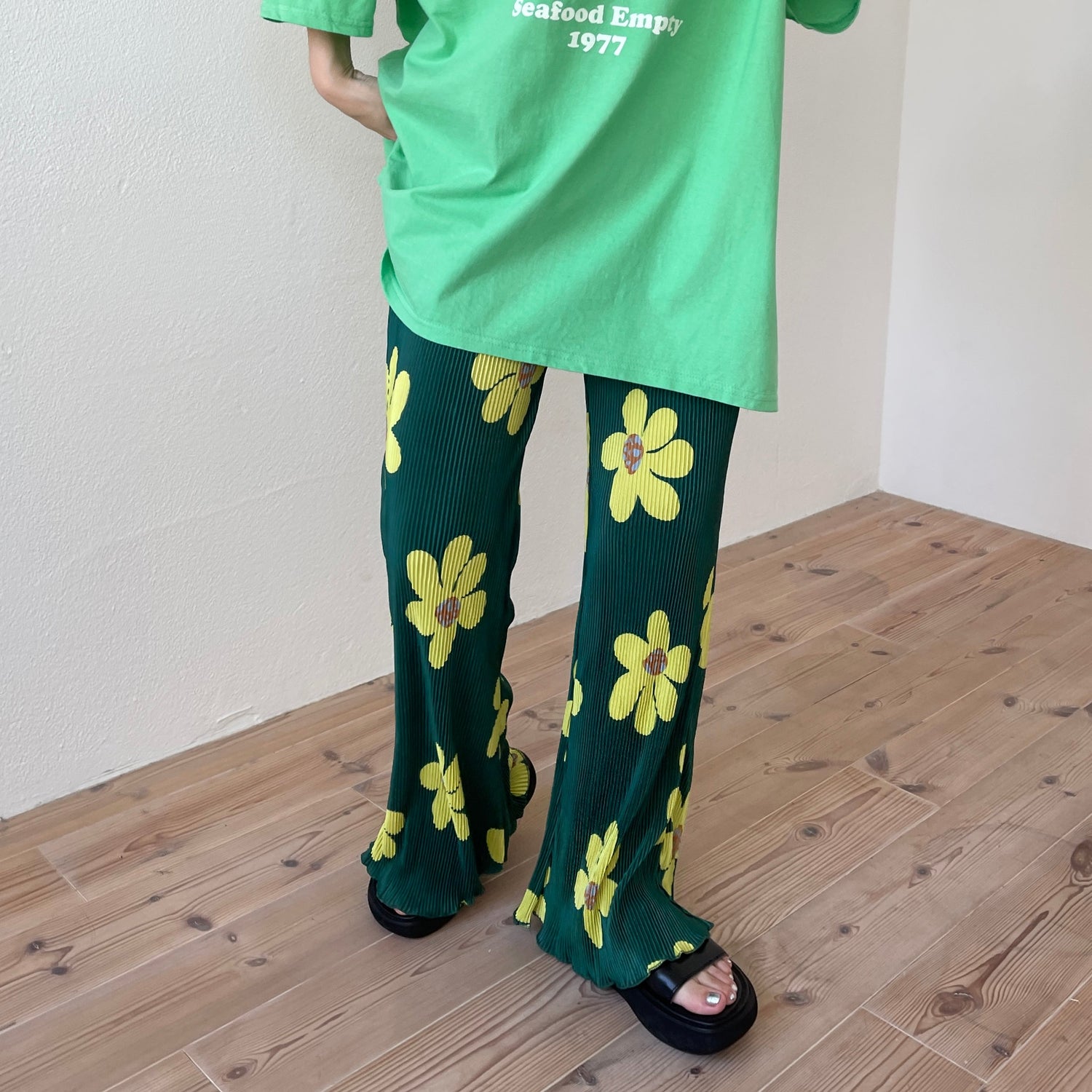 【SAMPLE】relax flower pleats pants / green