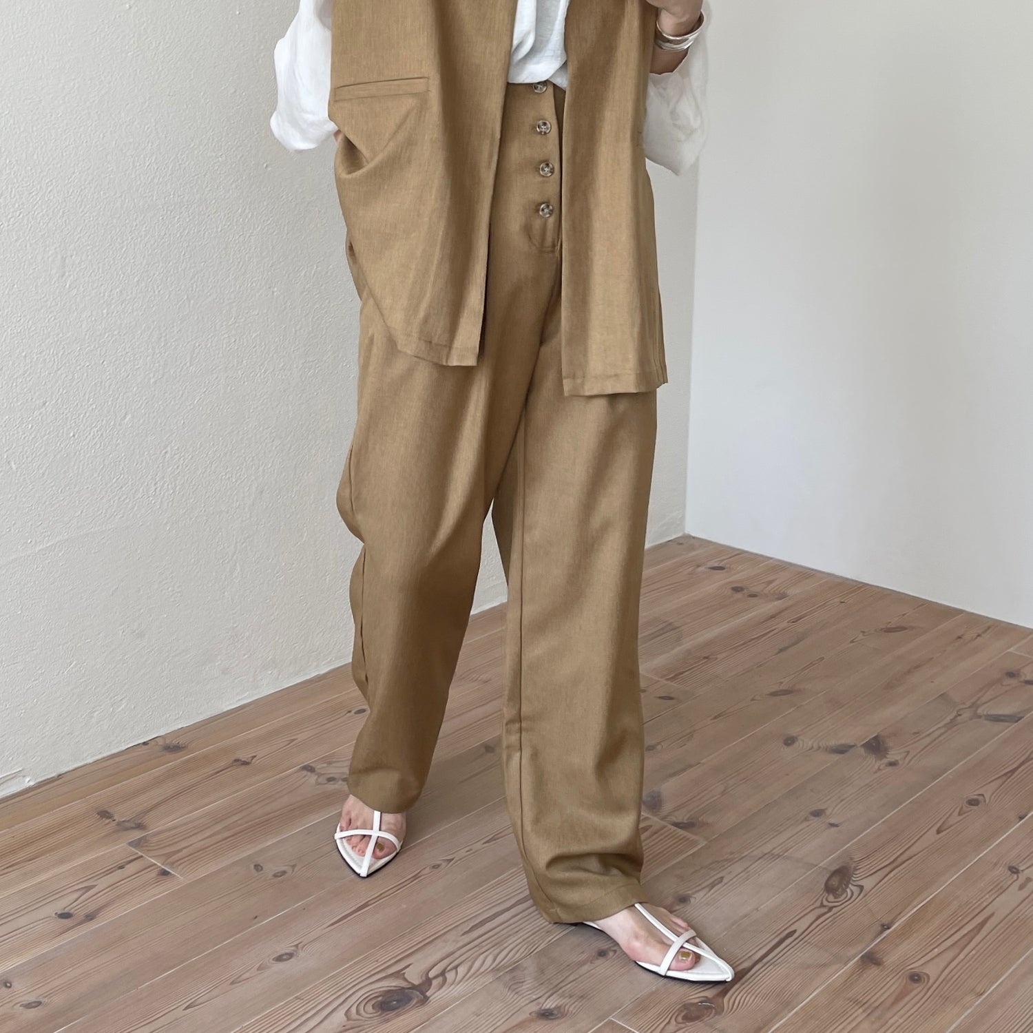 front button double tuck pants / brown