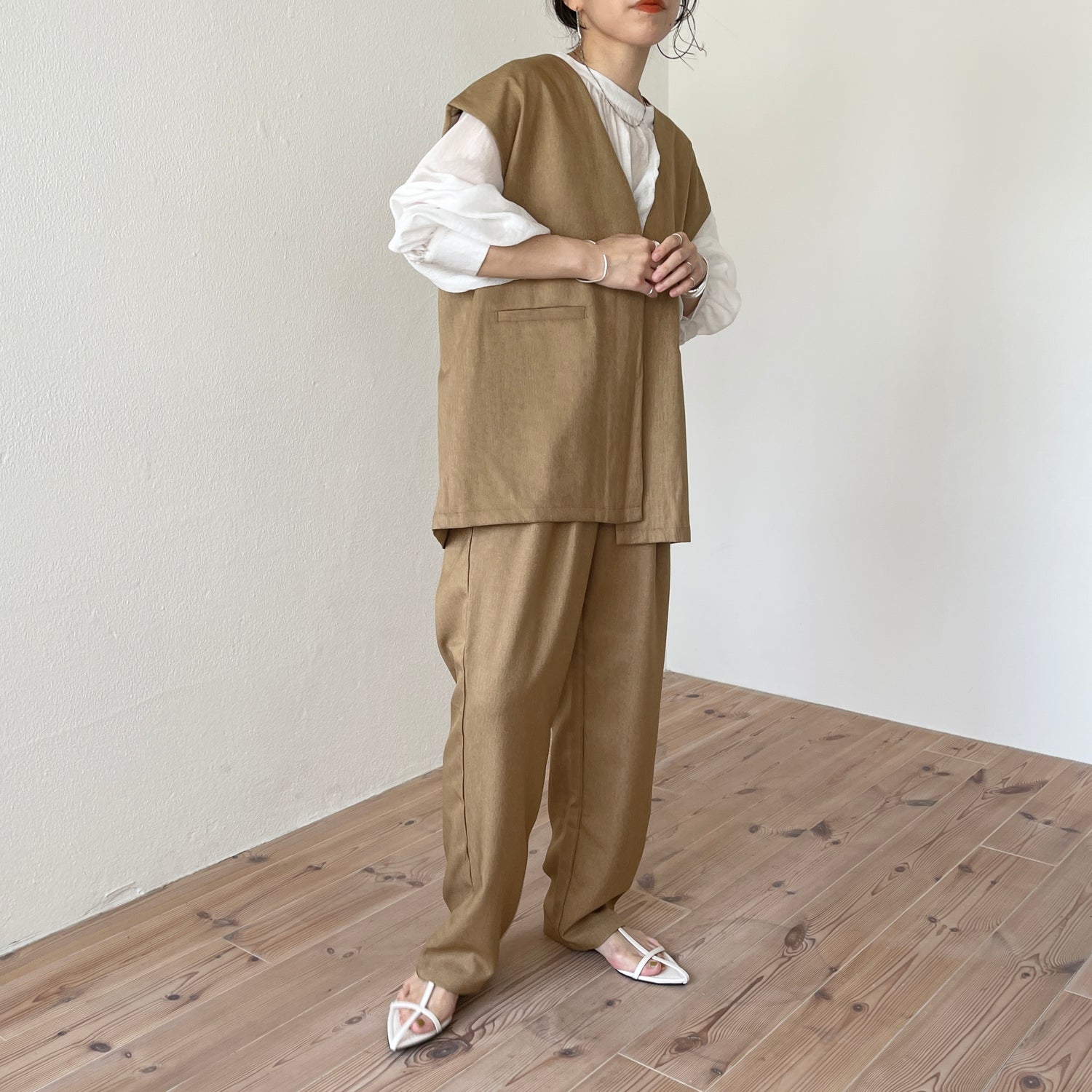 front button double tuck pants / brown
