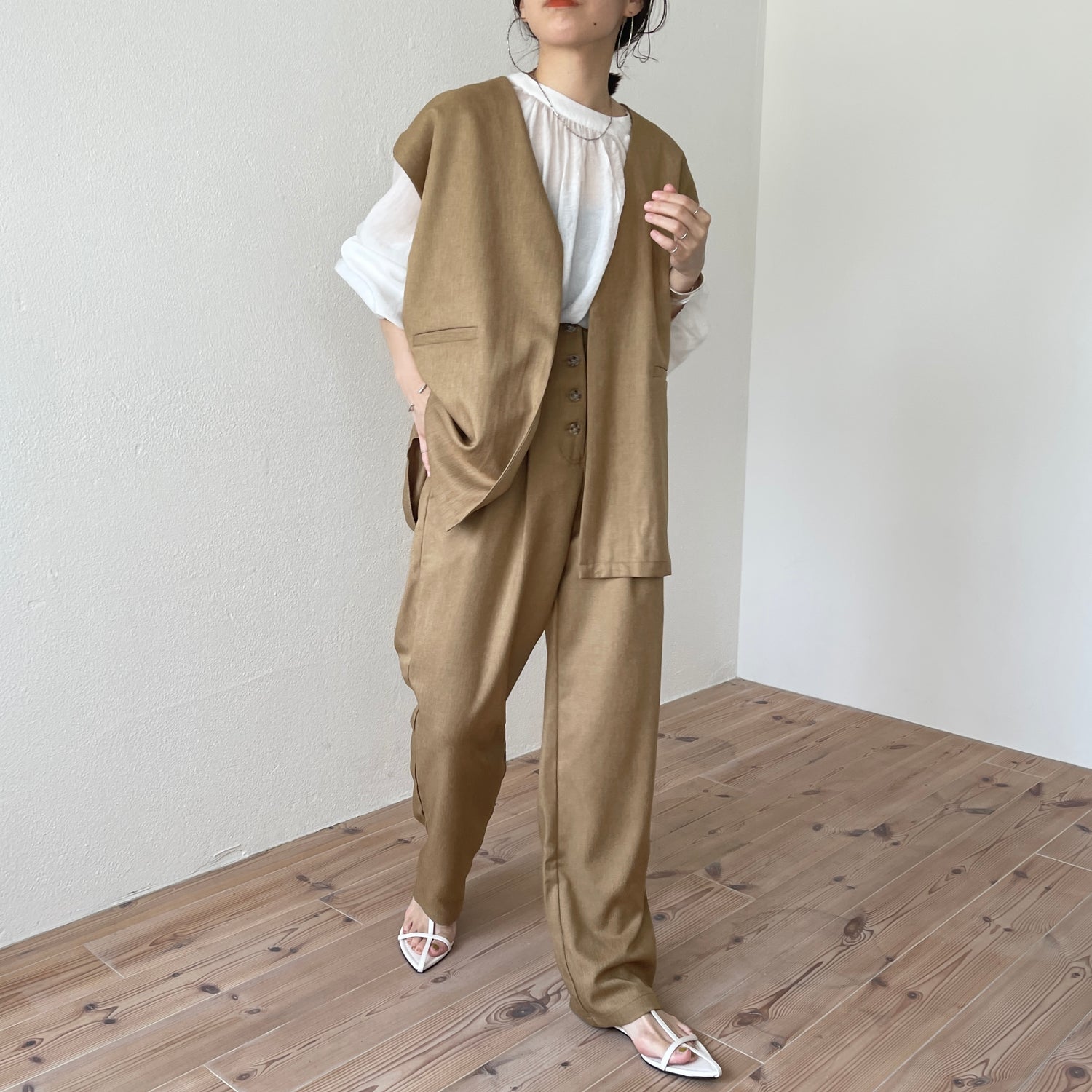 front button double tuck pants / brown