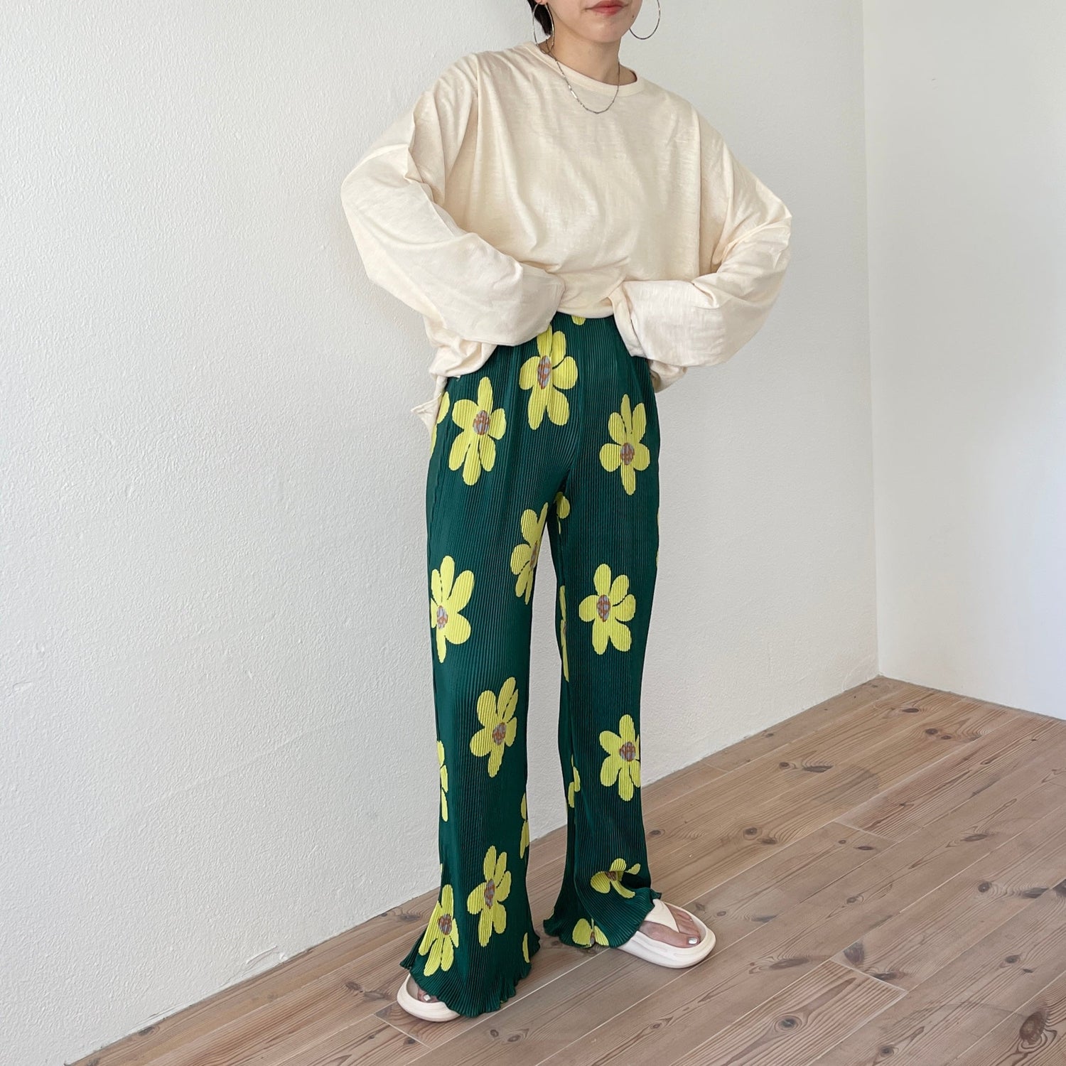 【SAMPLE】relax flower pleats pants / green