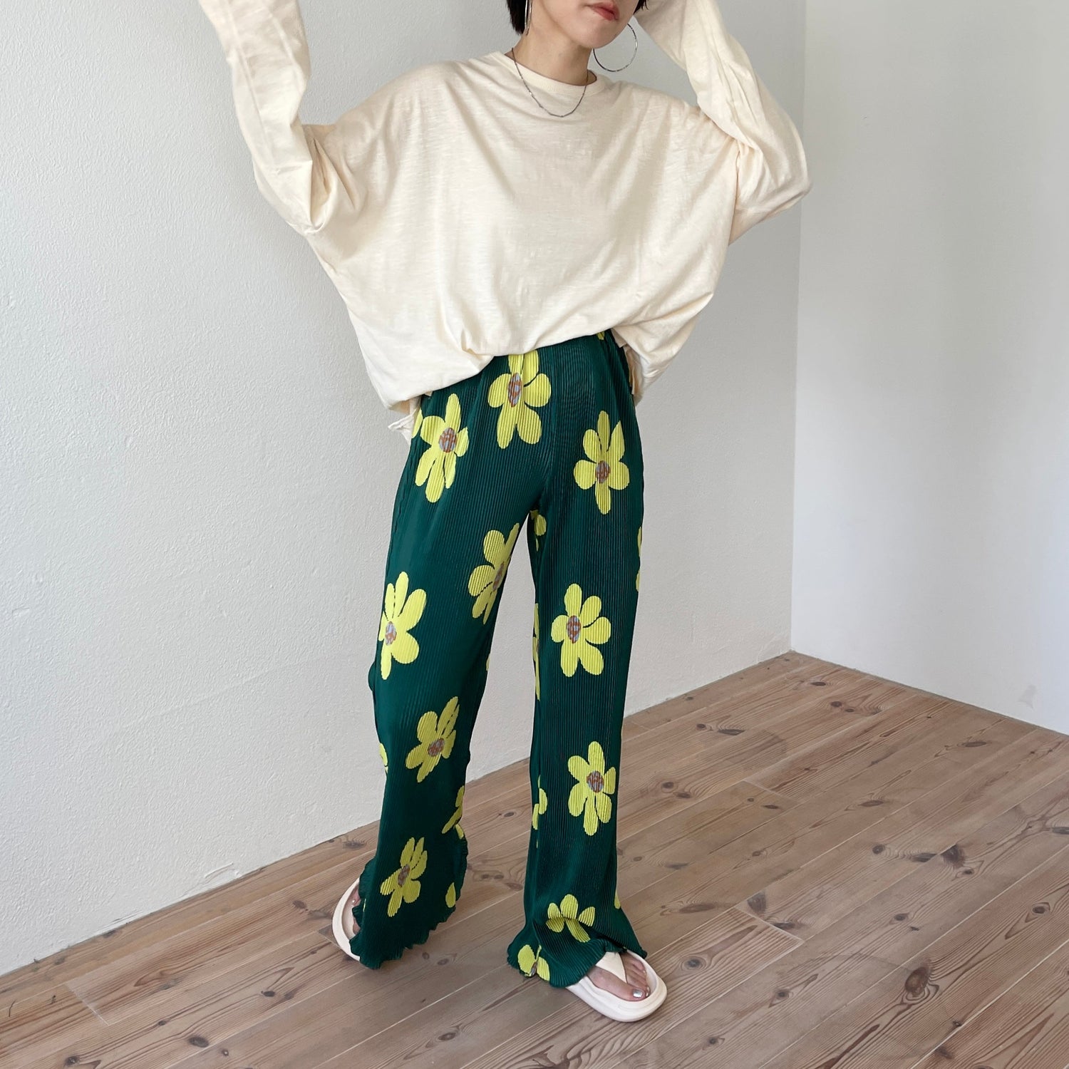 【SAMPLE】relax flower pleats pants / green