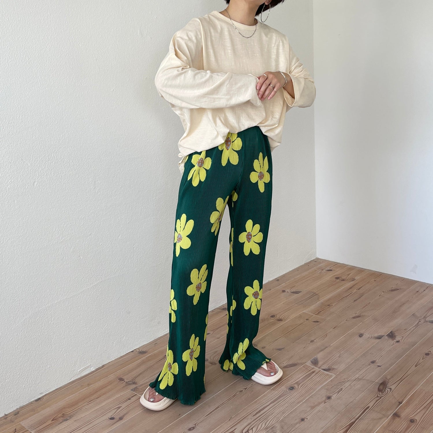 【SAMPLE】relax flower pleats pants / green