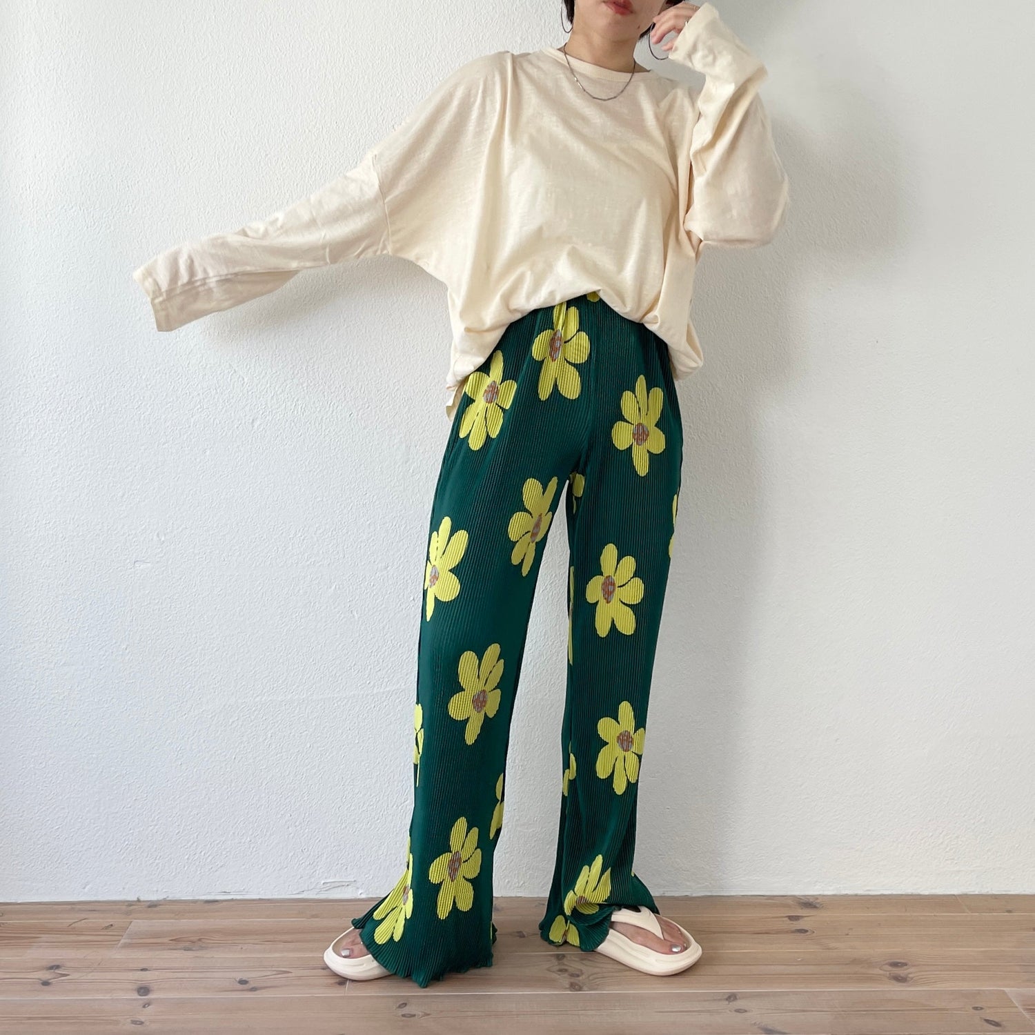 【SAMPLE】relax flower pleats pants / green