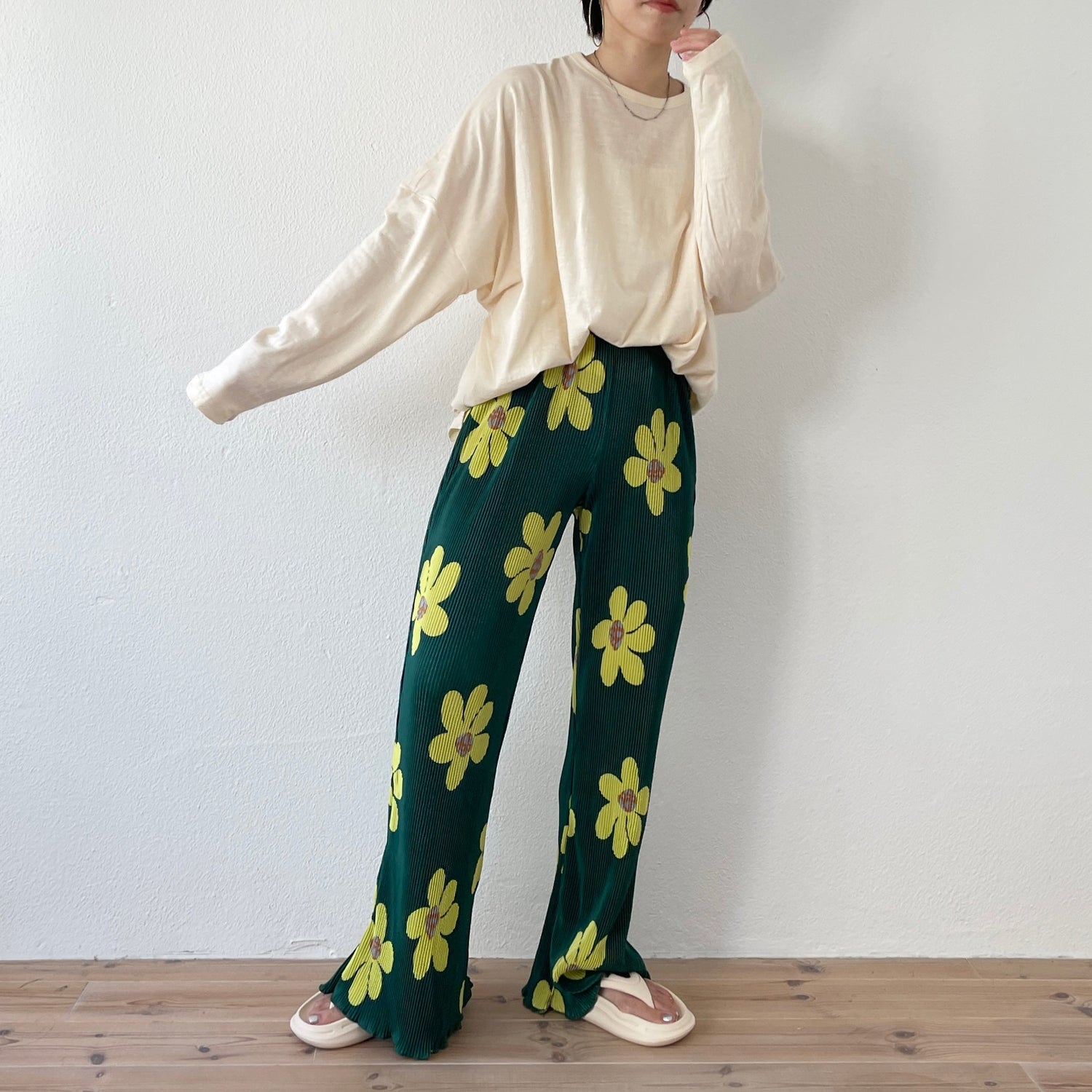 【SAMPLE】relax flower pleats pants / green