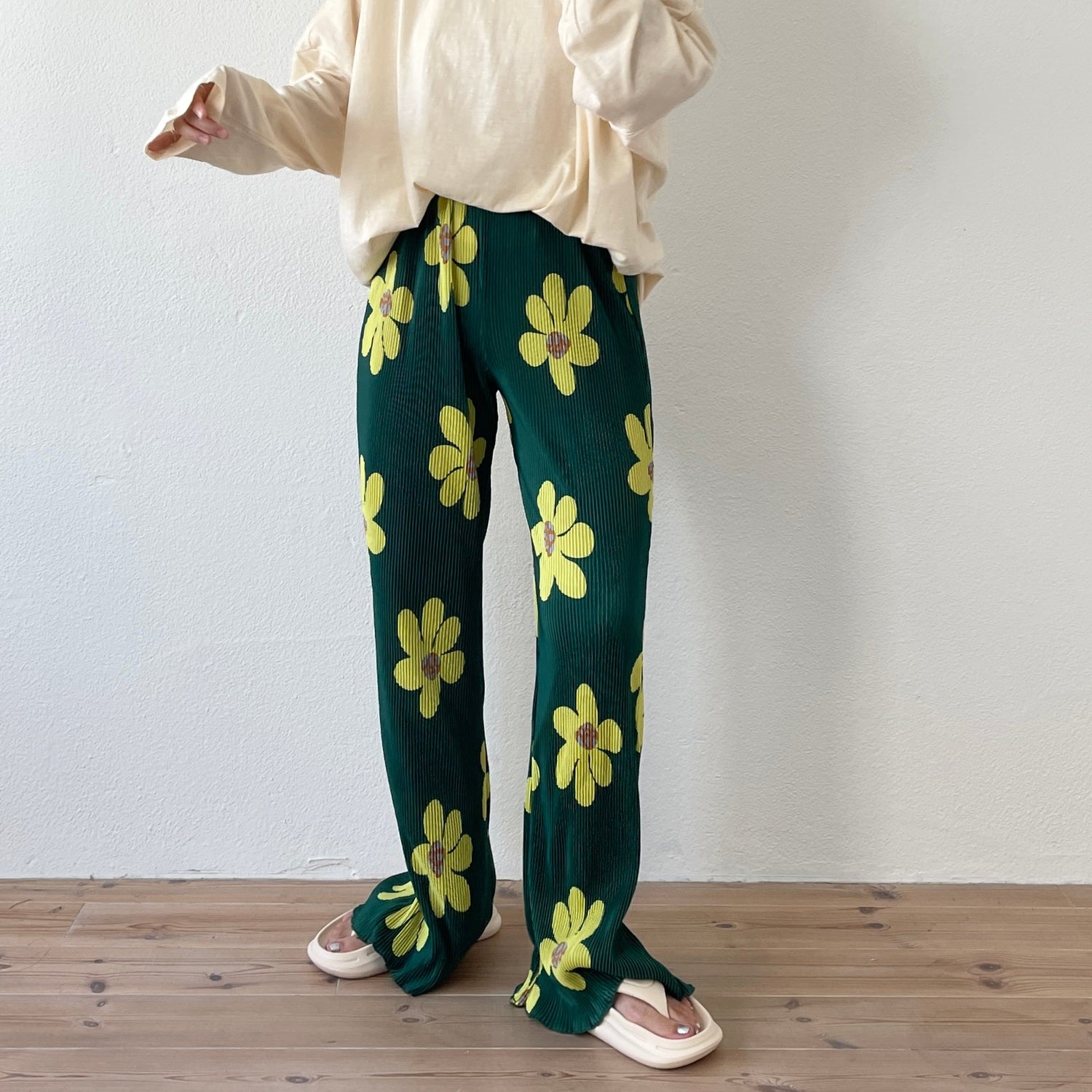【SAMPLE】relax flower pleats pants / green