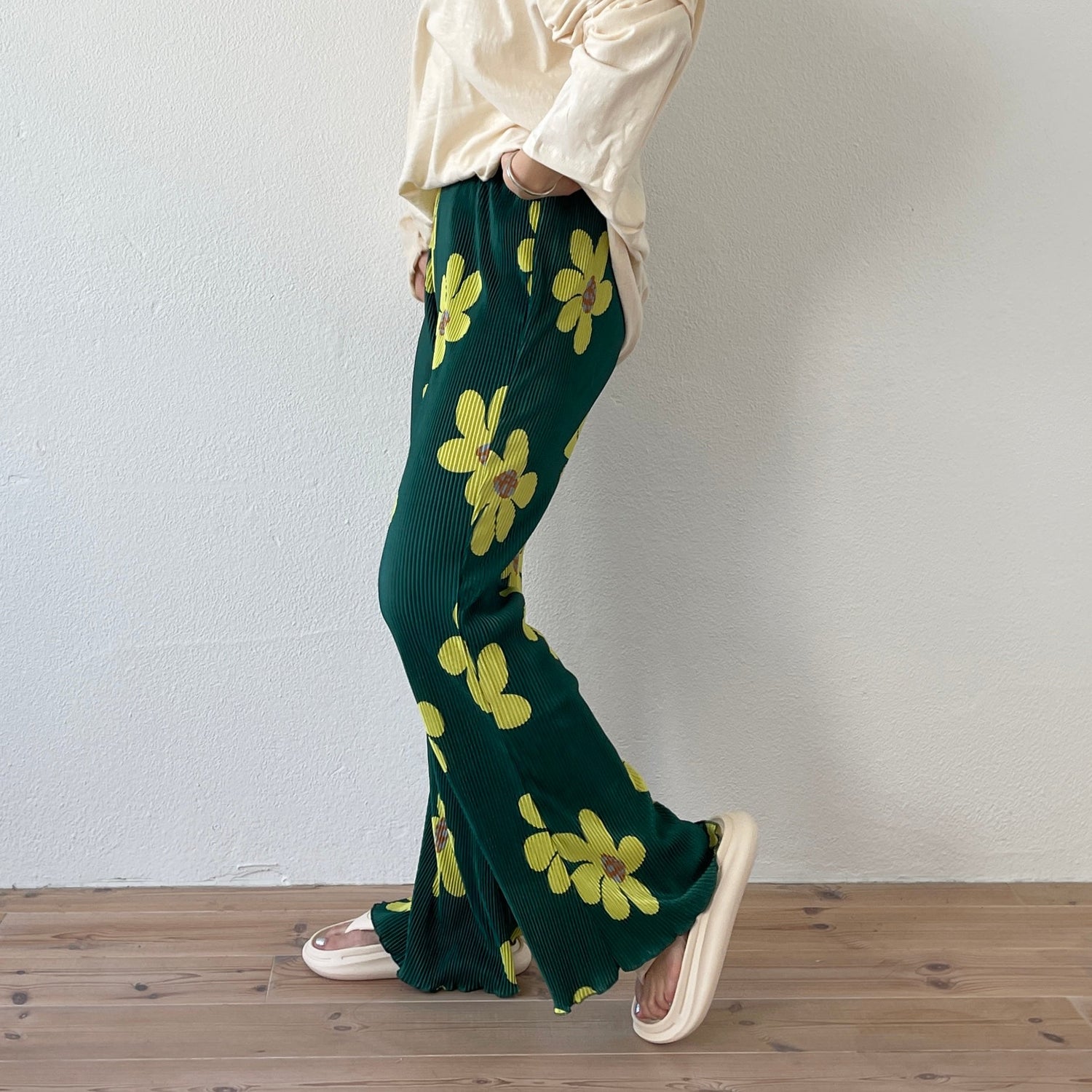 【SAMPLE】relax flower pleats pants / green