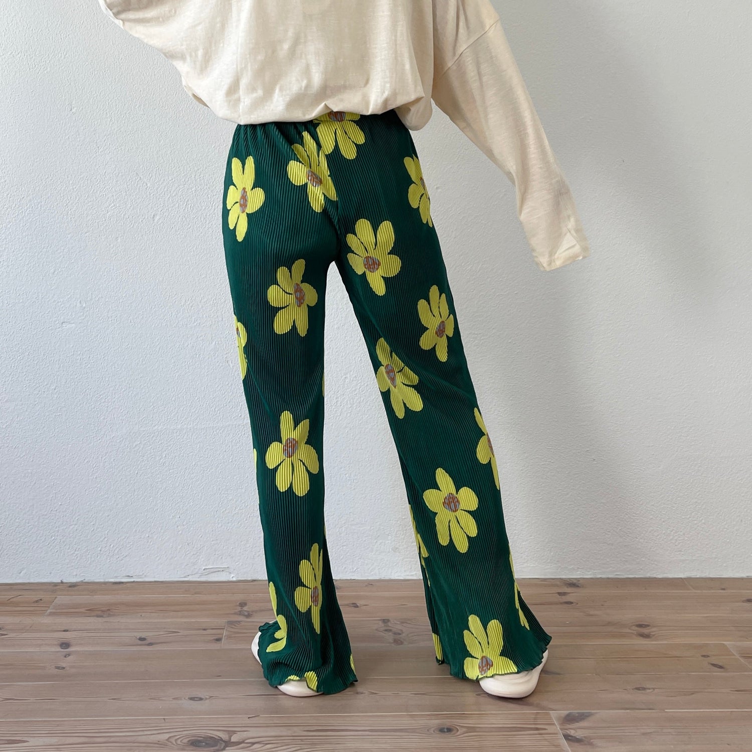 【SAMPLE】relax flower pleats pants / green