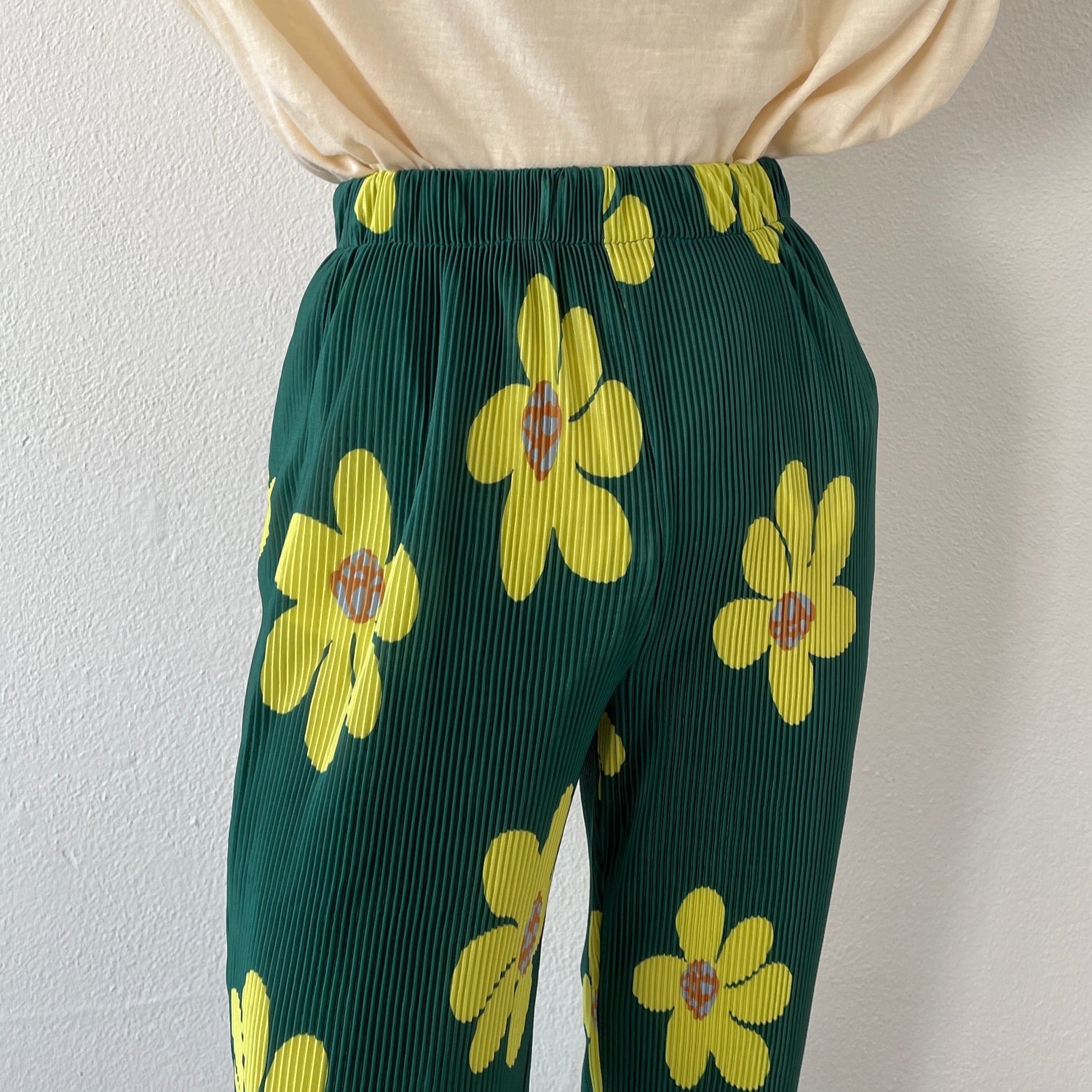 【SAMPLE】relax flower pleats pants / green