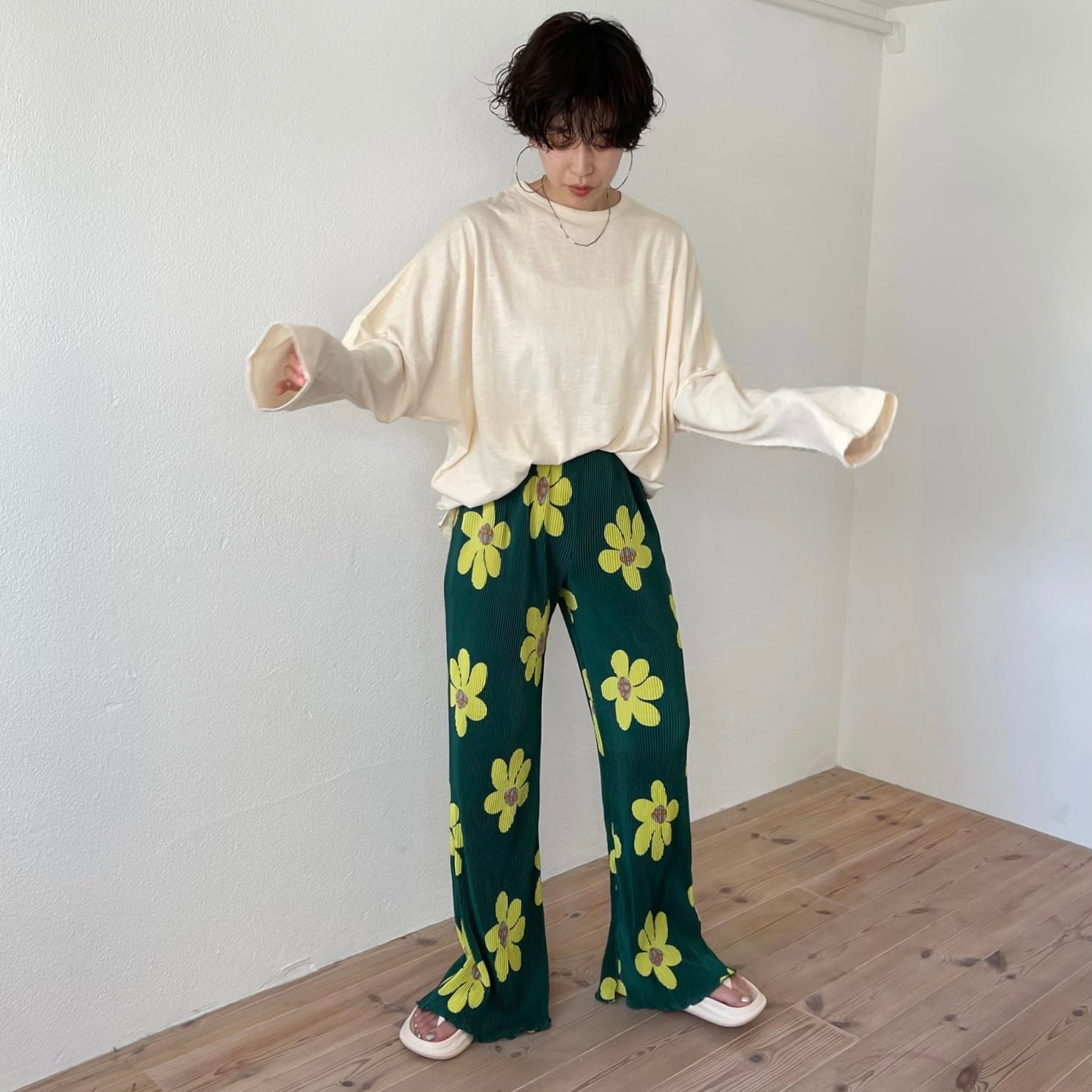 【SAMPLE】relax flower pleats pants / green
