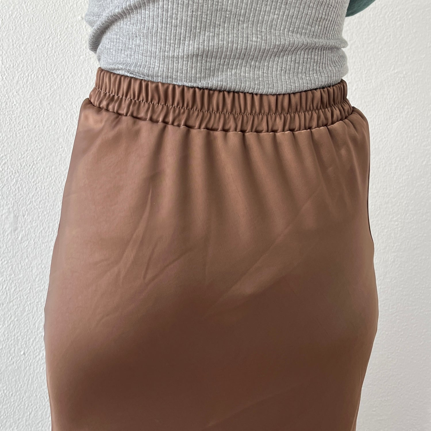 style up relax satin mermaid skirt / brown[ long ]