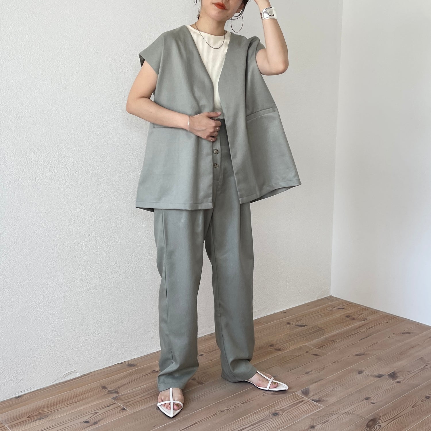 drop shoulder collar less vest / mint