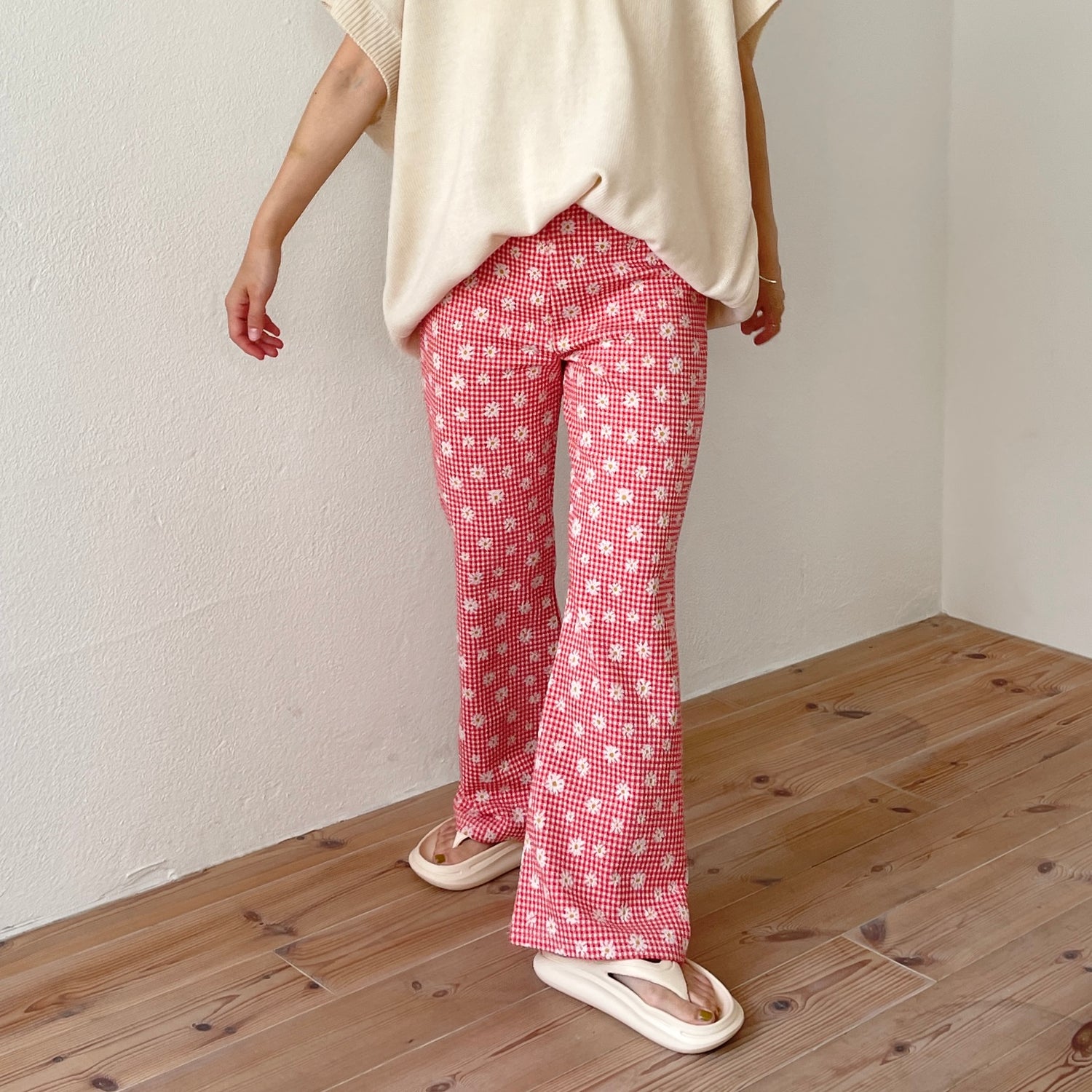 daisy flare pants / red