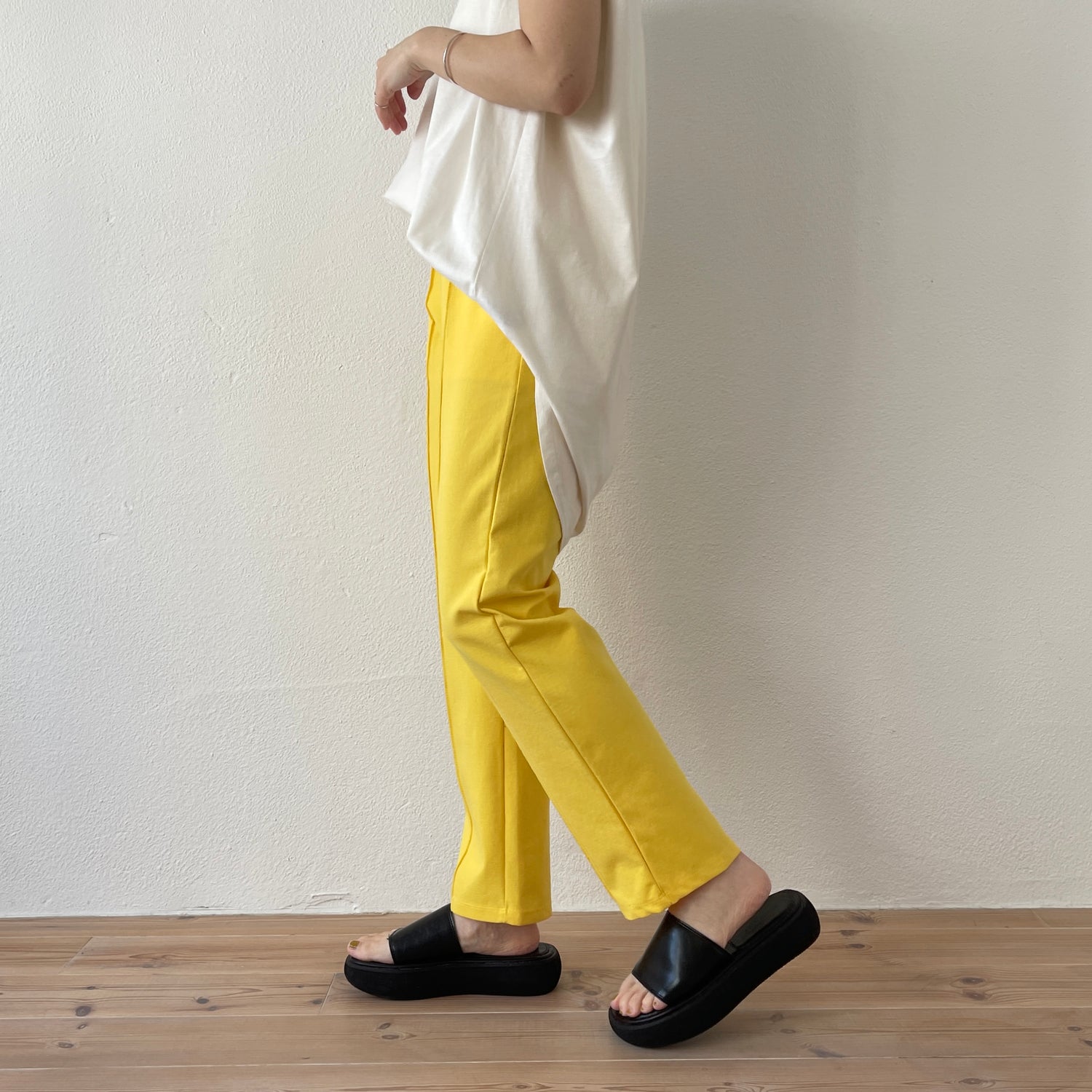 center line relax sweat pants / yellow