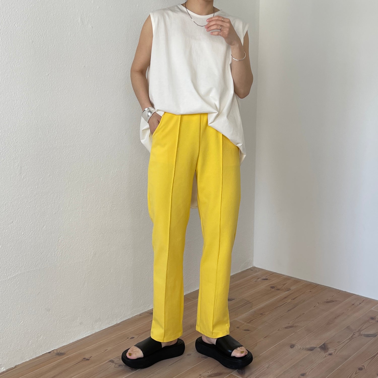center line relax sweat pants / yellow