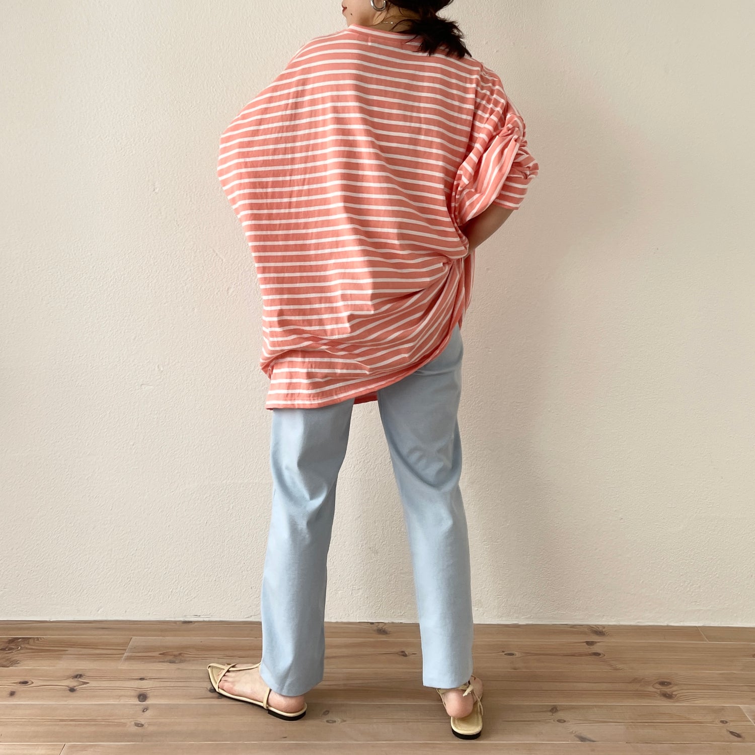 loose silhouette over size border tee / salmon pink
