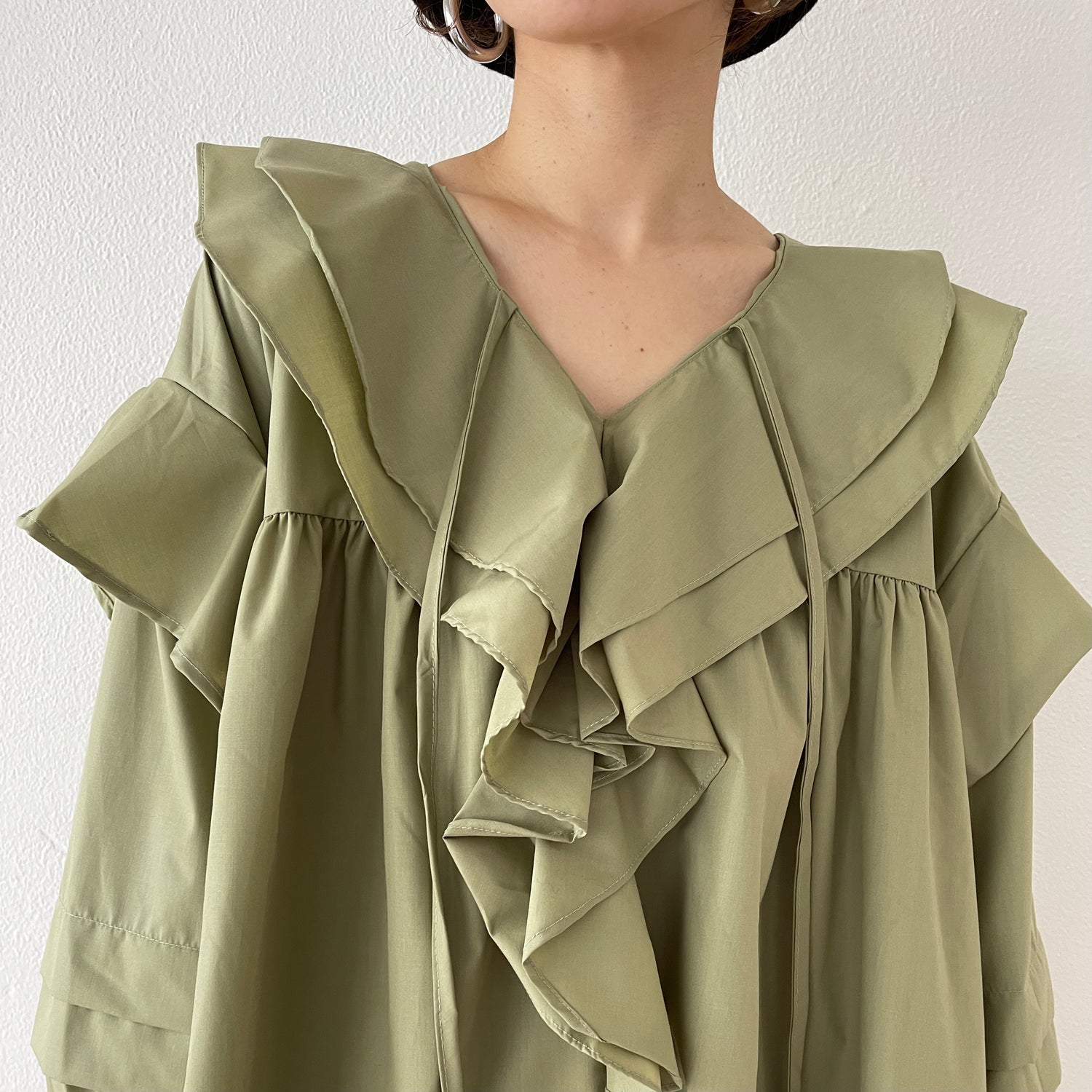 big collar frill blouse / olive