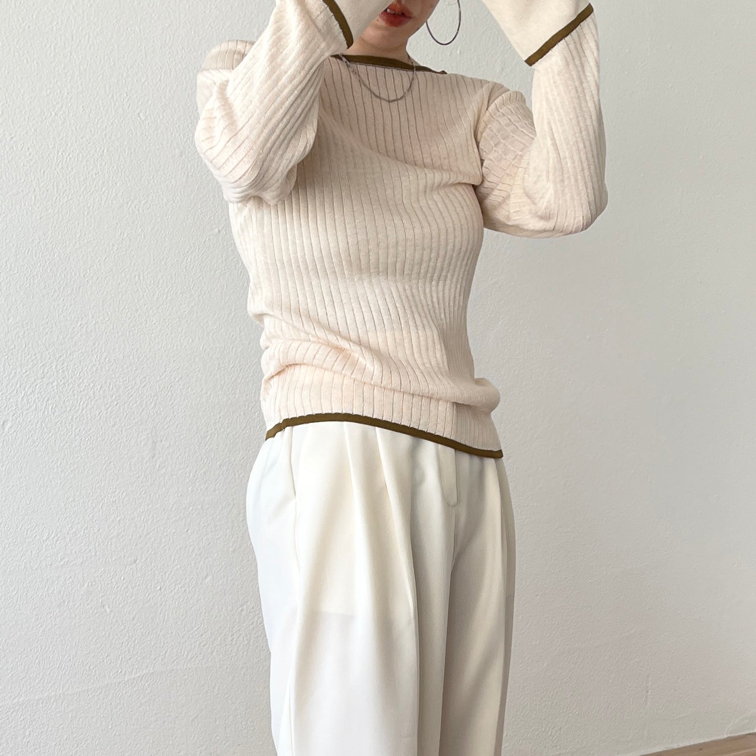 flare sleeve linen like knit po / white