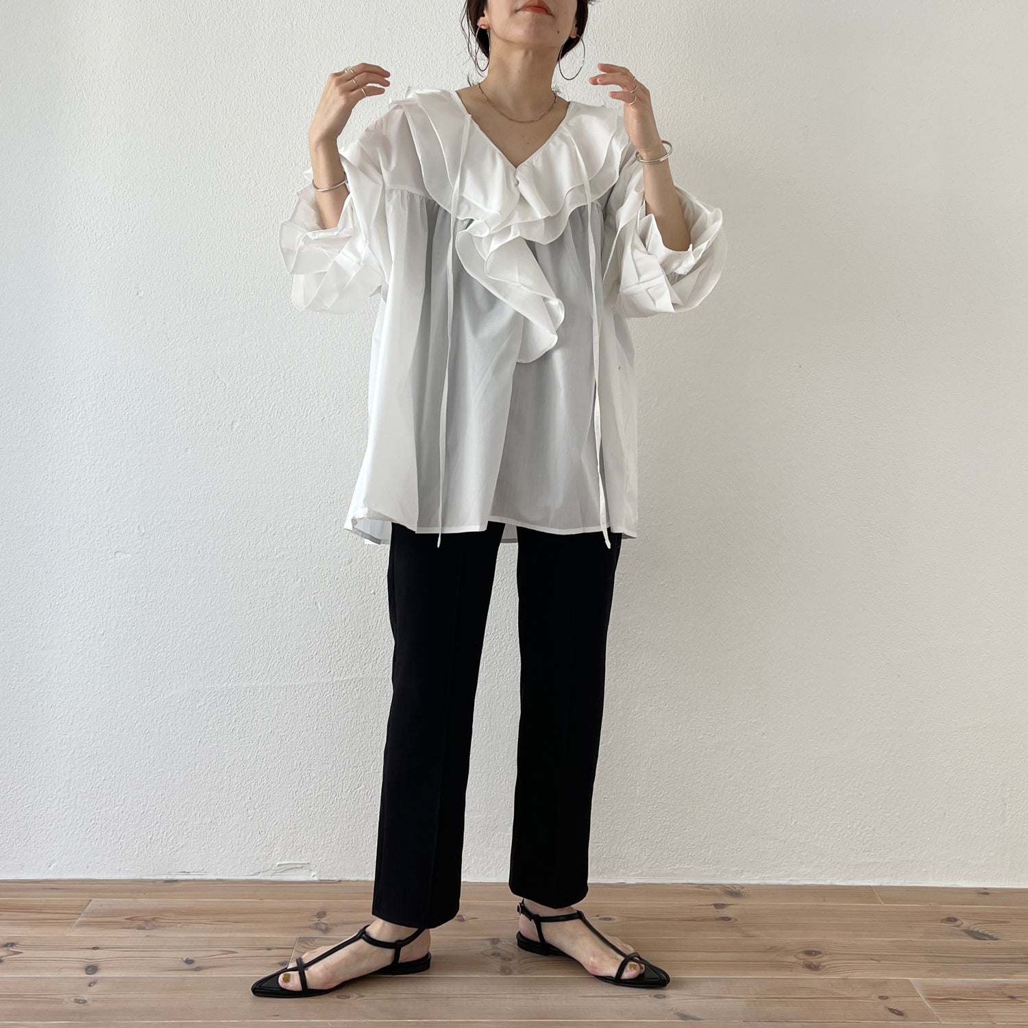 big collar frill blouse / white （ビッグカラーフリルブラウス