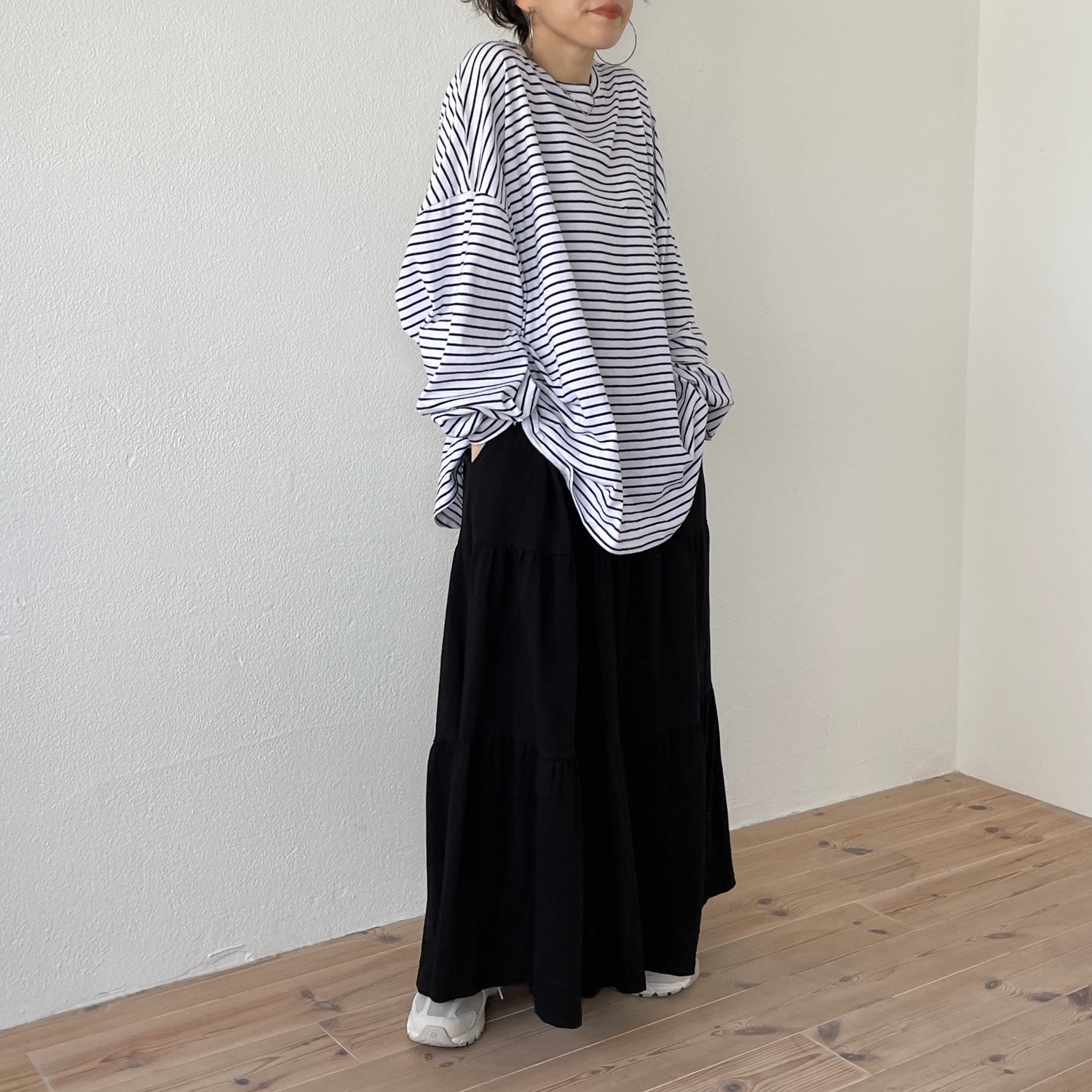 loose silhouette relax border tee / white