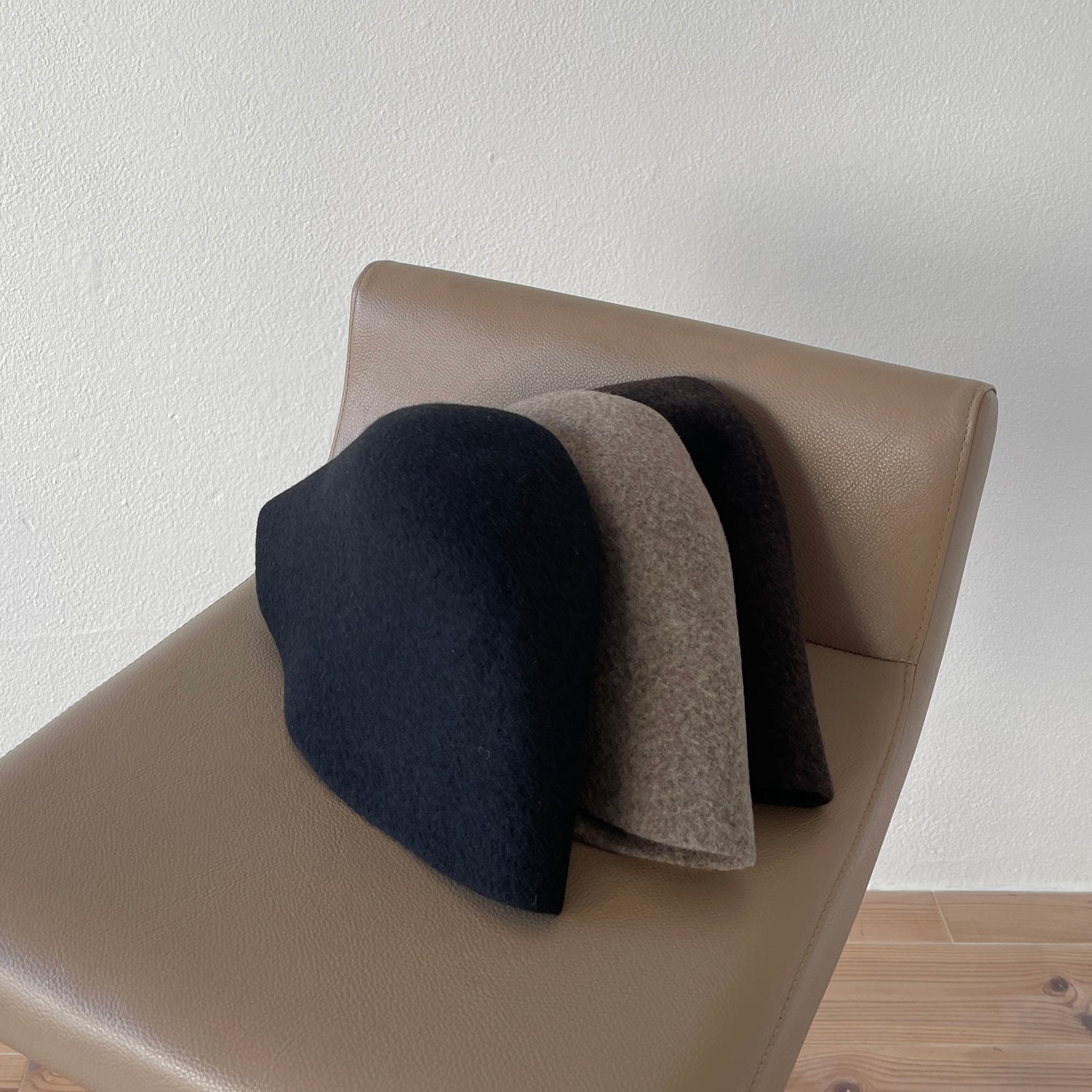 wool bucket hat / black
