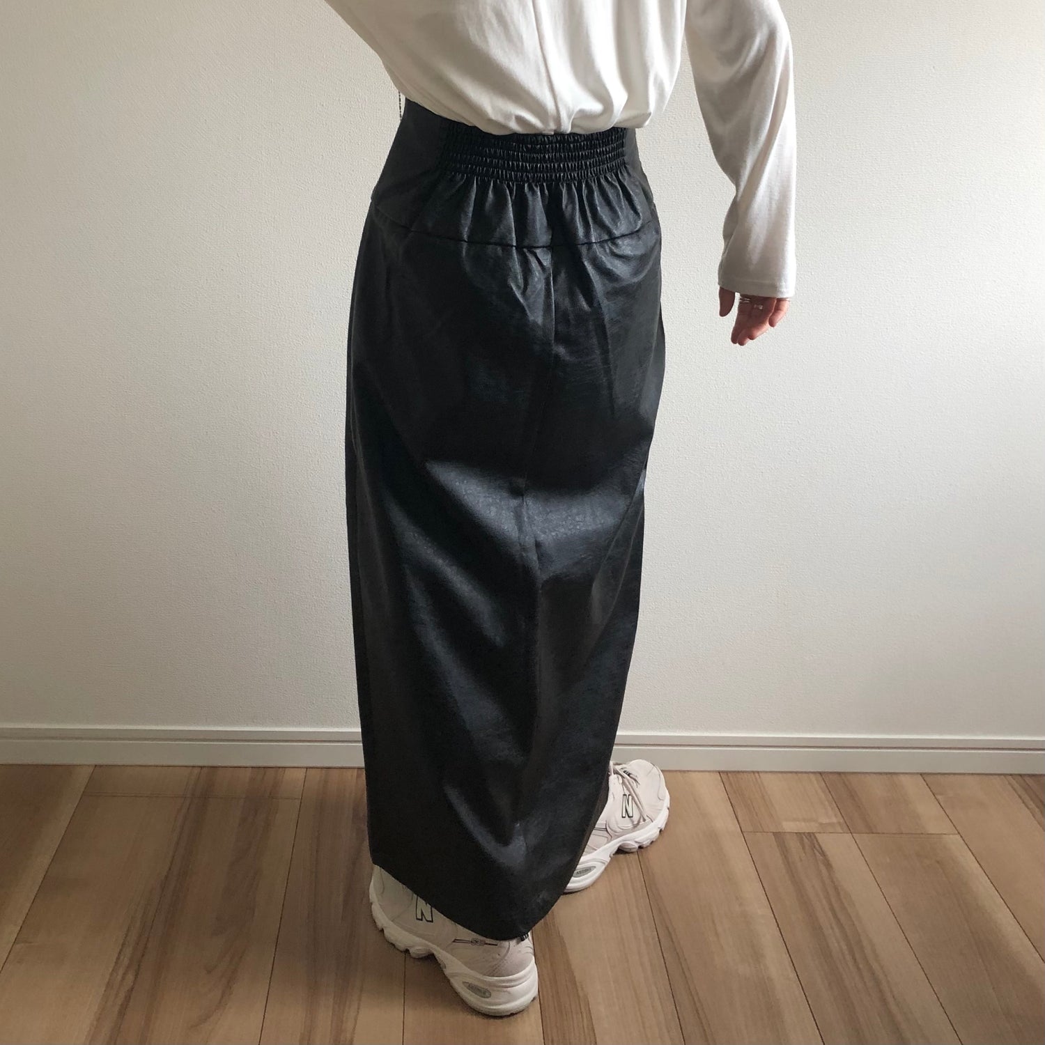 eco leather wrap skirt / black