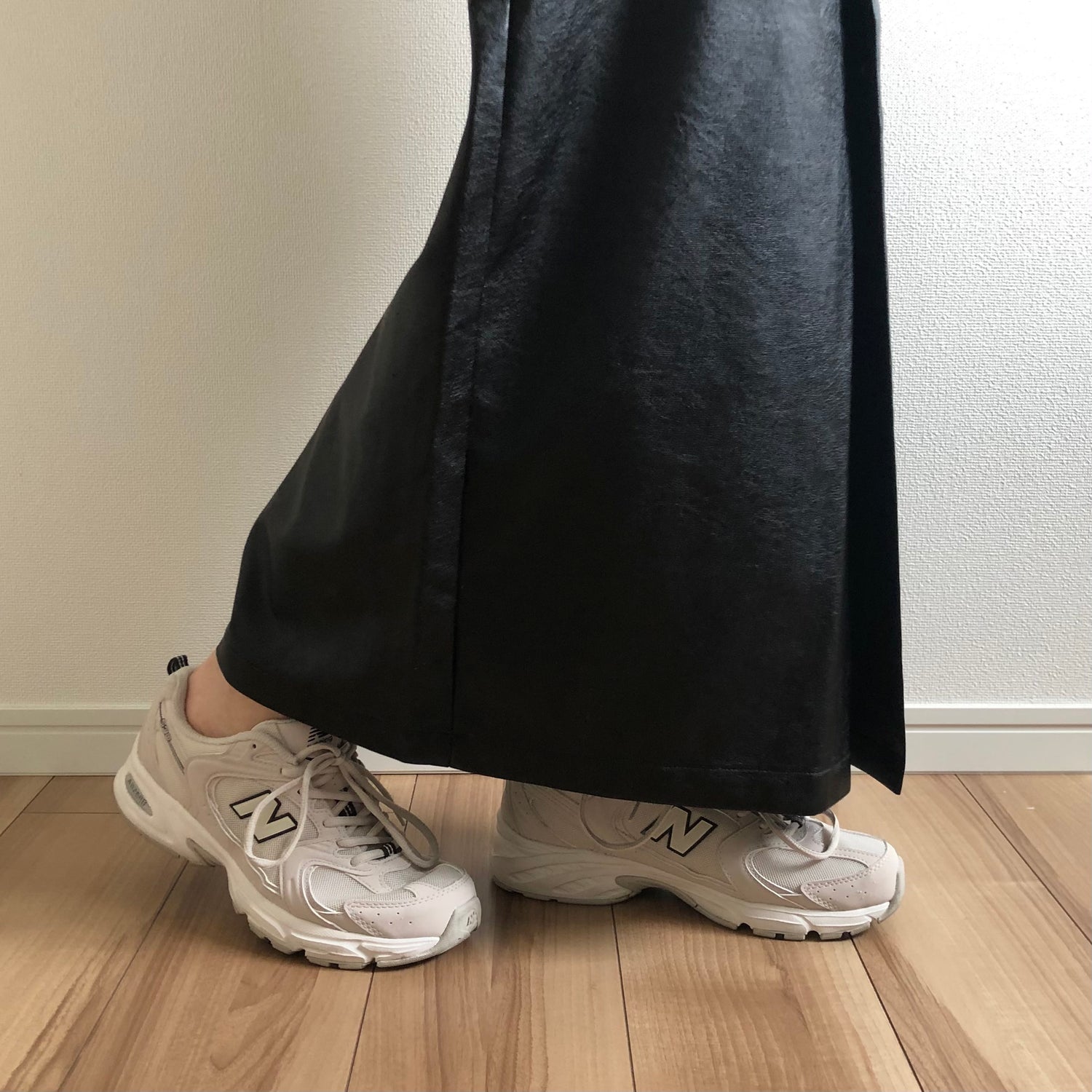 eco leather wrap skirt / black