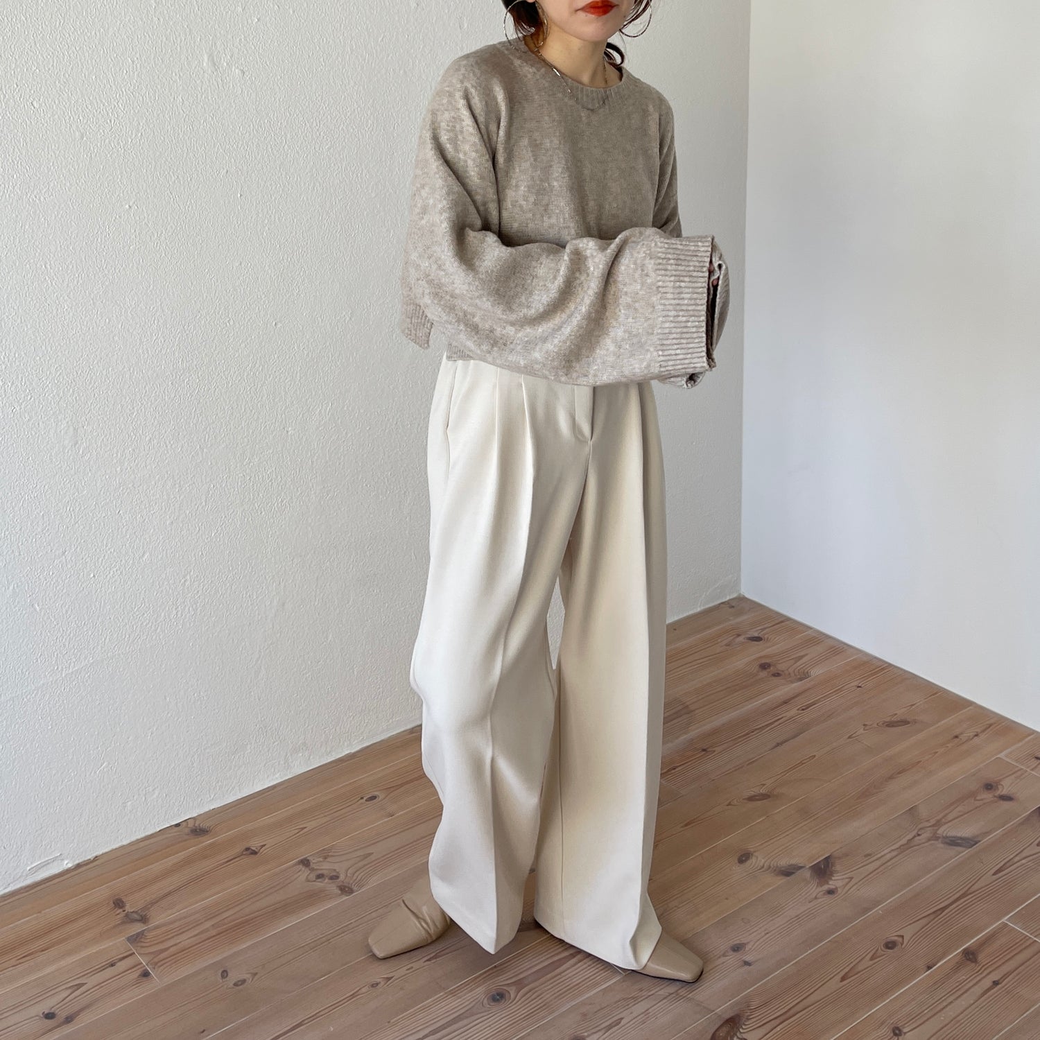 wide sleeve short knit / beige