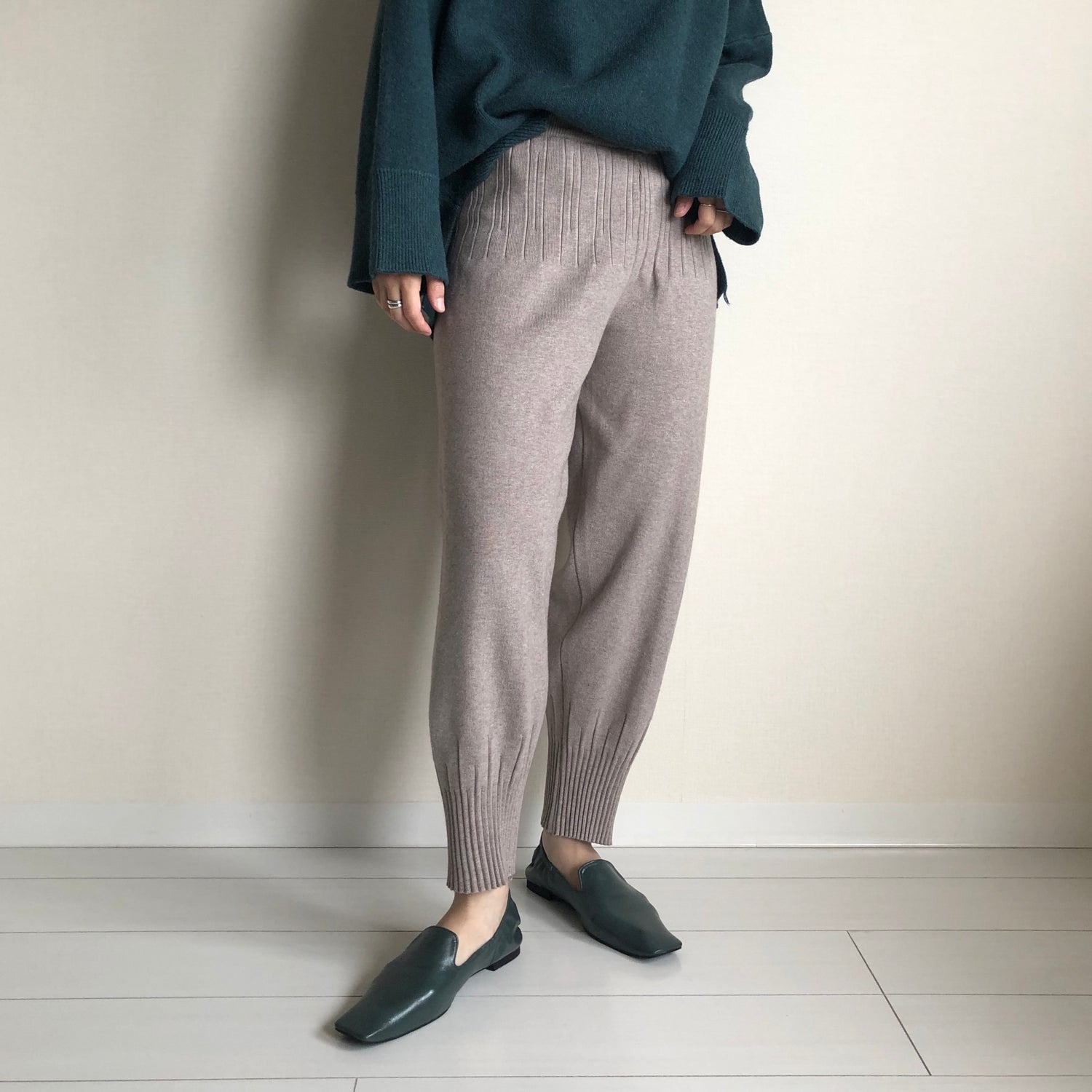 relax knit pants / beige （リラックスニットパンツ） | wee9s